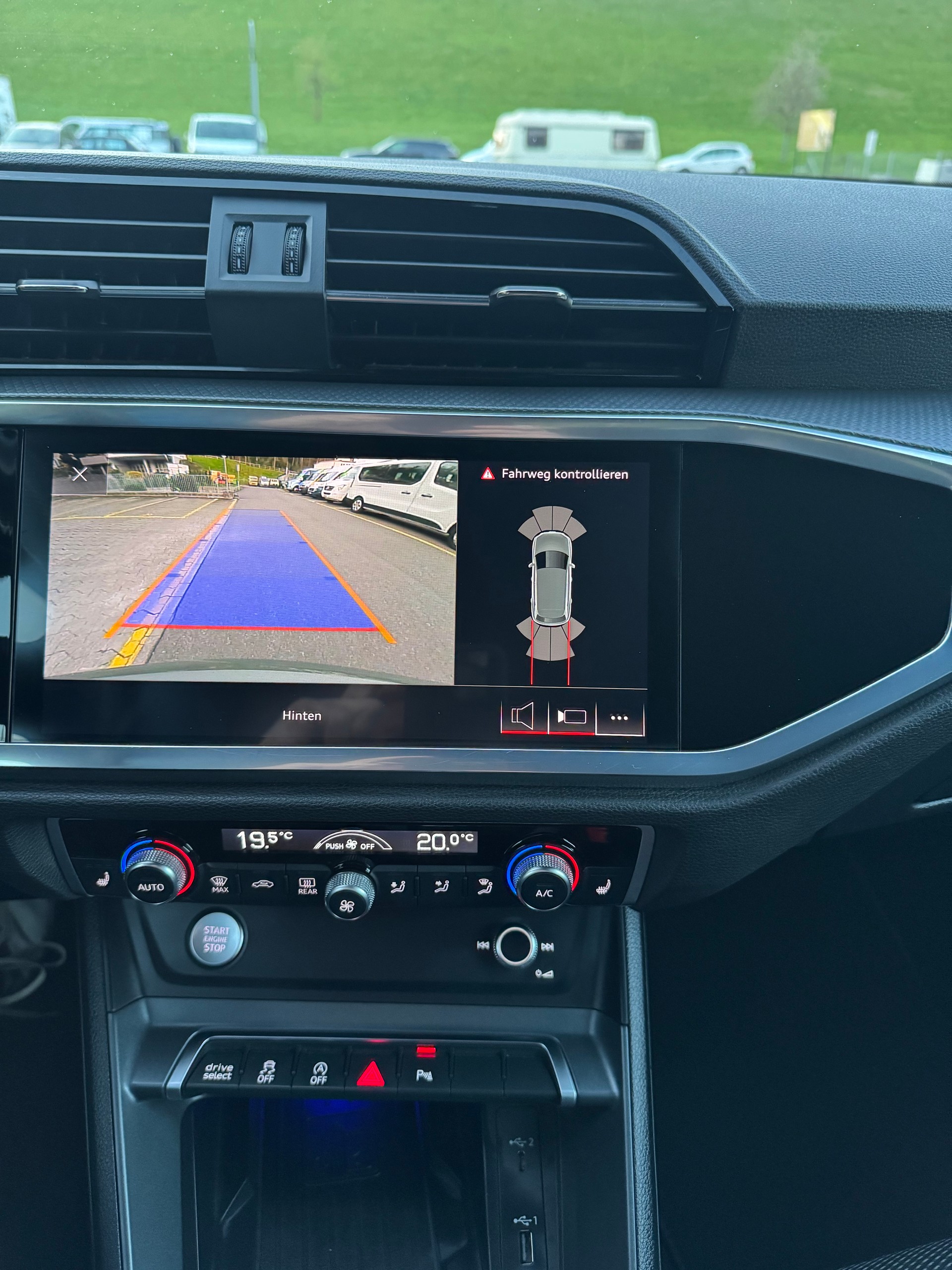 AUDI Q3 40 TFSI advanced quattro S-tronic-image-14