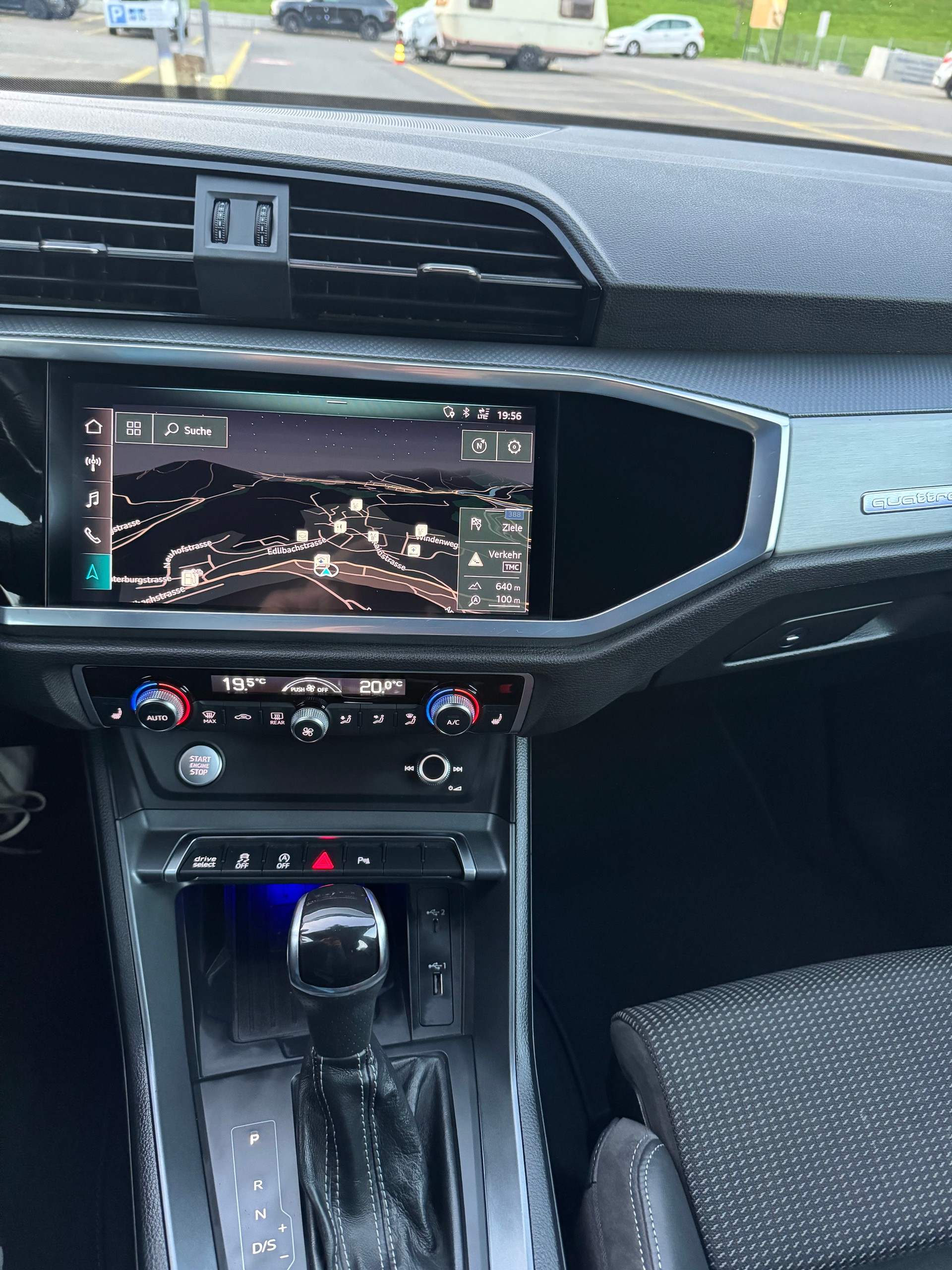 AUDI Q3 40 TFSI advanced quattro S-tronic-image-13