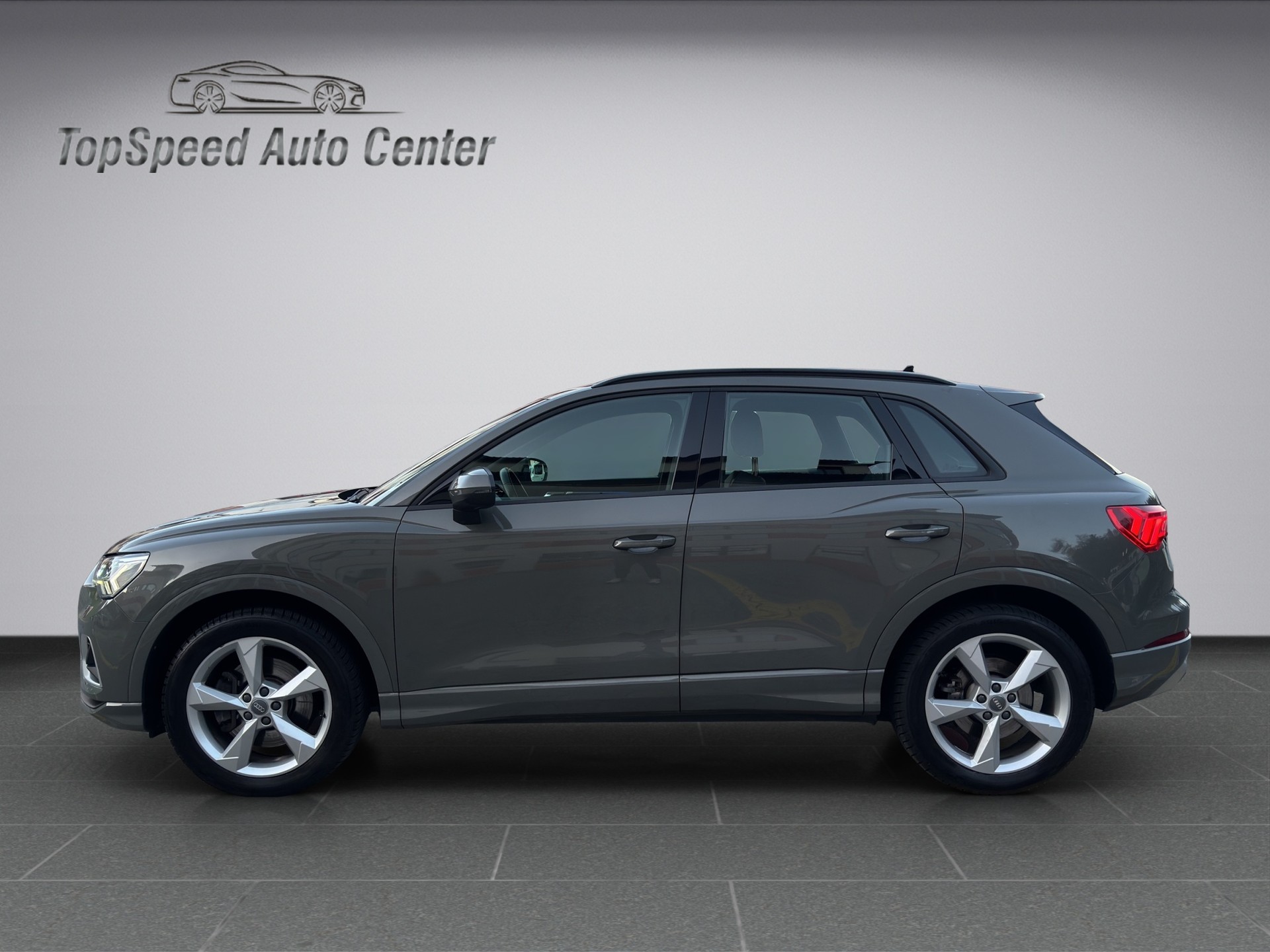 AUDI Q3 40 TFSI advanced quattro S-tronic-image-2