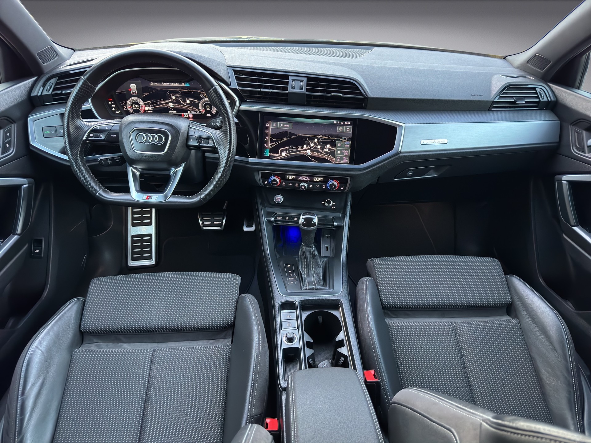 AUDI Q3 40 TFSI advanced quattro S-tronic-image-10