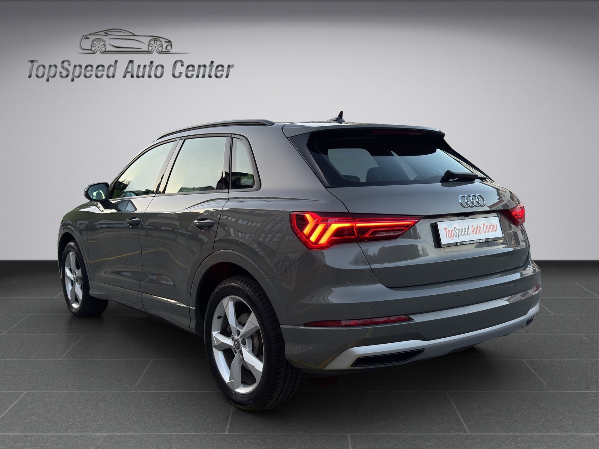 AUDI Q3 40 TFSI advanced quattro S-tronic-image-3