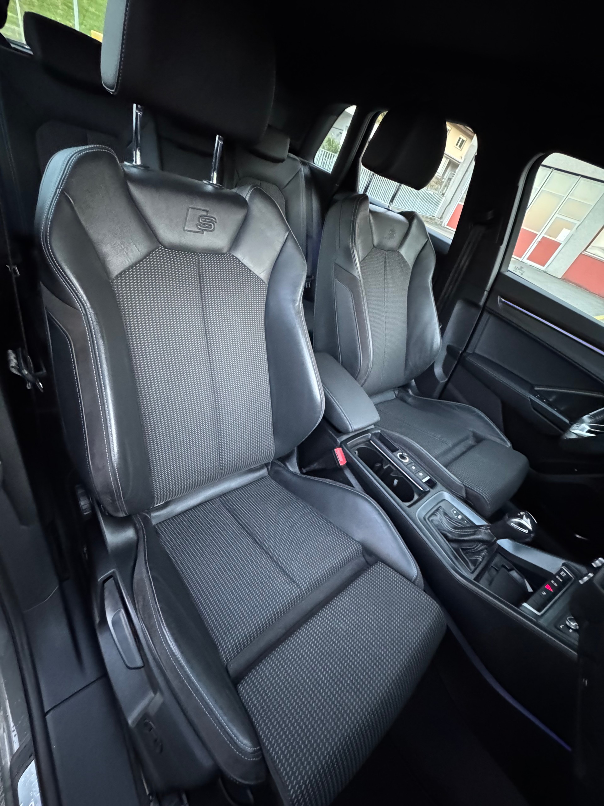 AUDI Q3 40 TFSI advanced quattro S-tronic-image-15