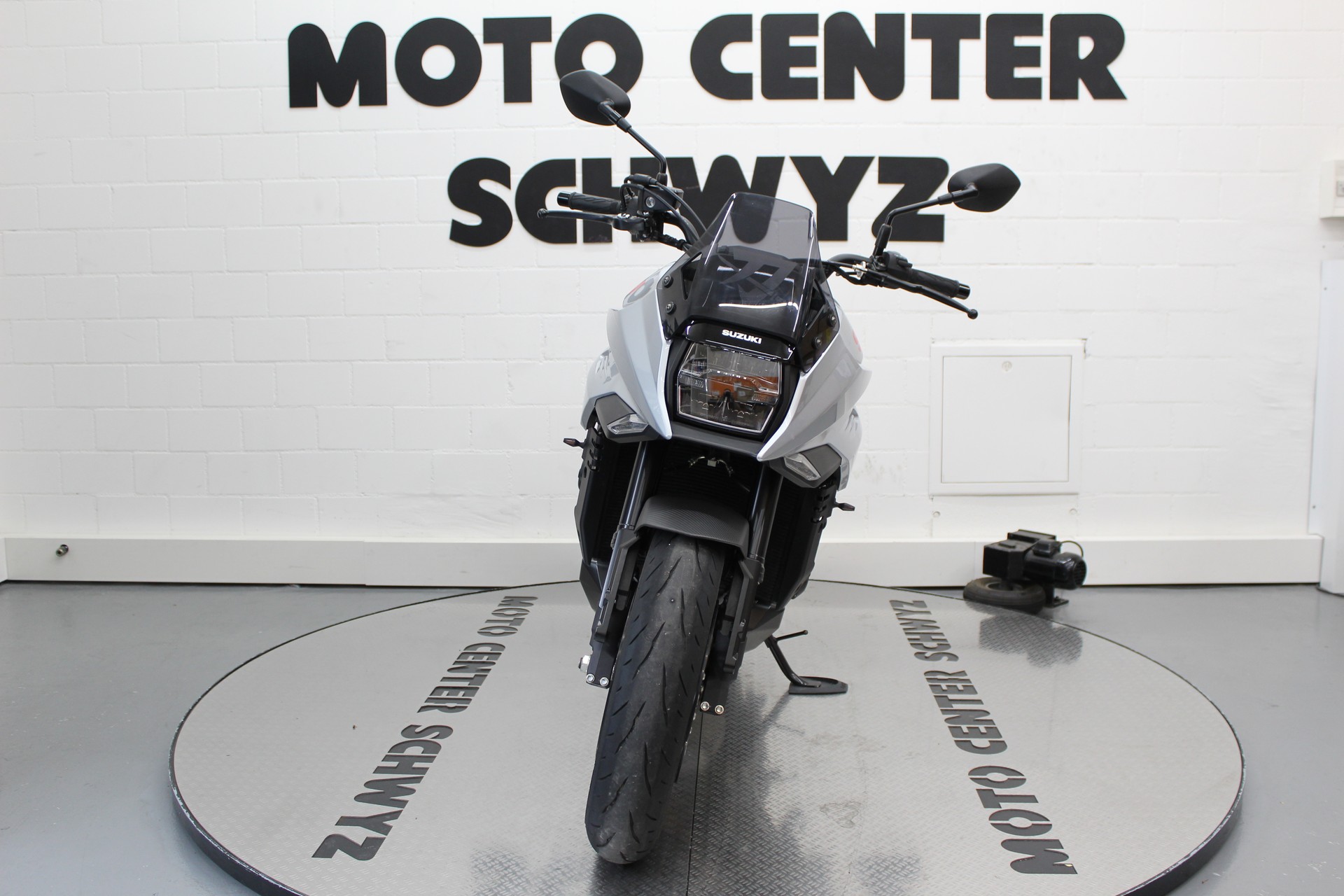 SUZUKI GSX-S 1000 S Katana-showroom-element-3