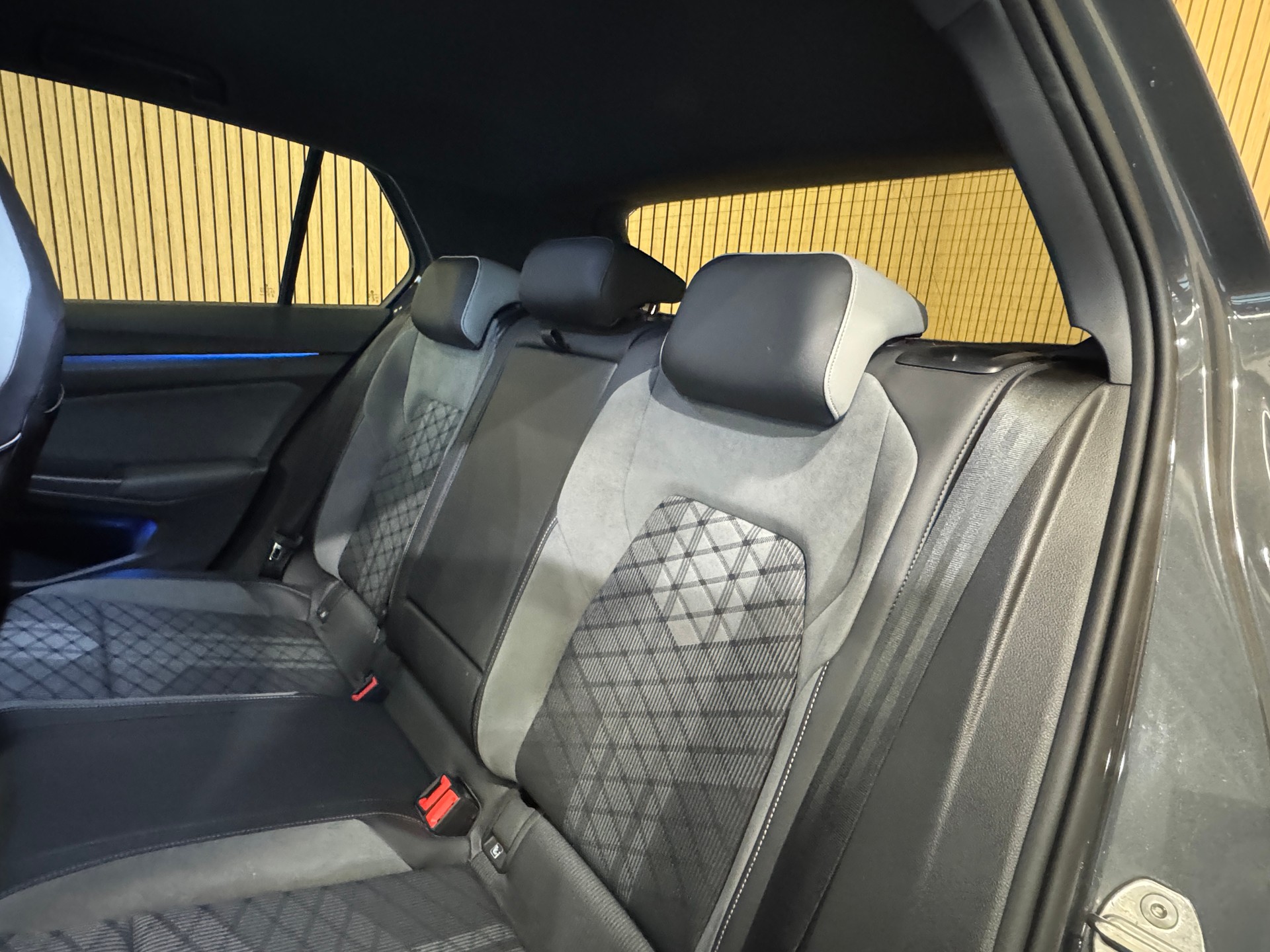 VW Golf 1.5 TSI ACT R-Line-image-13