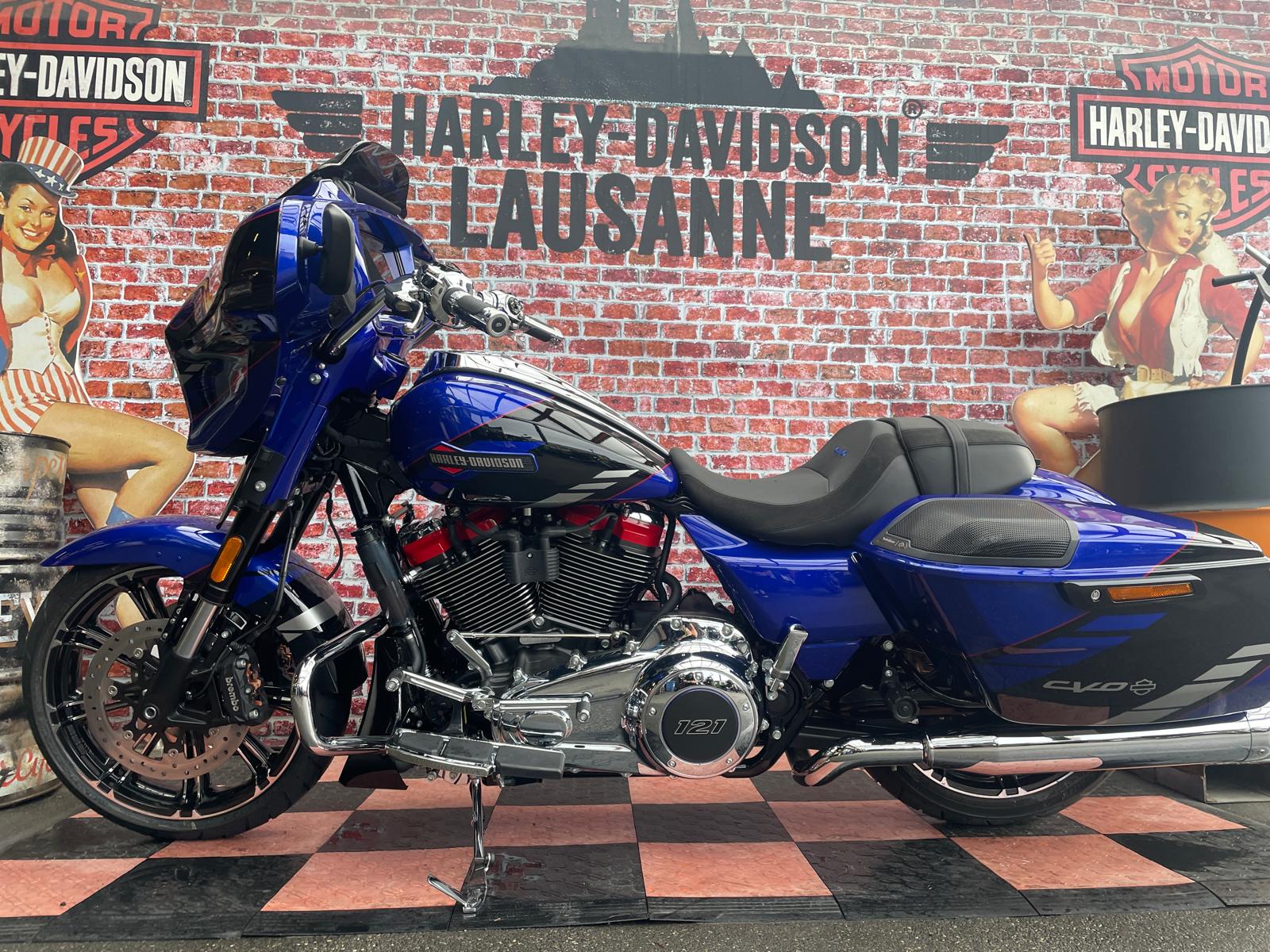HARLEY-DAVIDSON CVO Street Glide-showroom-element-2