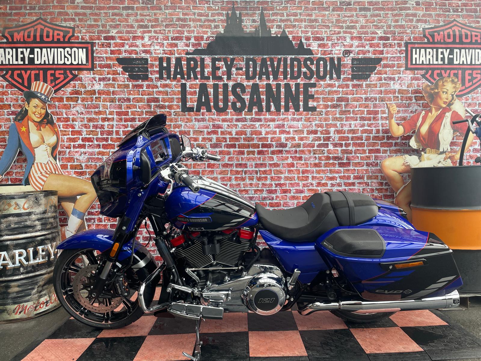 HARLEY-DAVIDSON CVO Street Glide-showroom-element-1