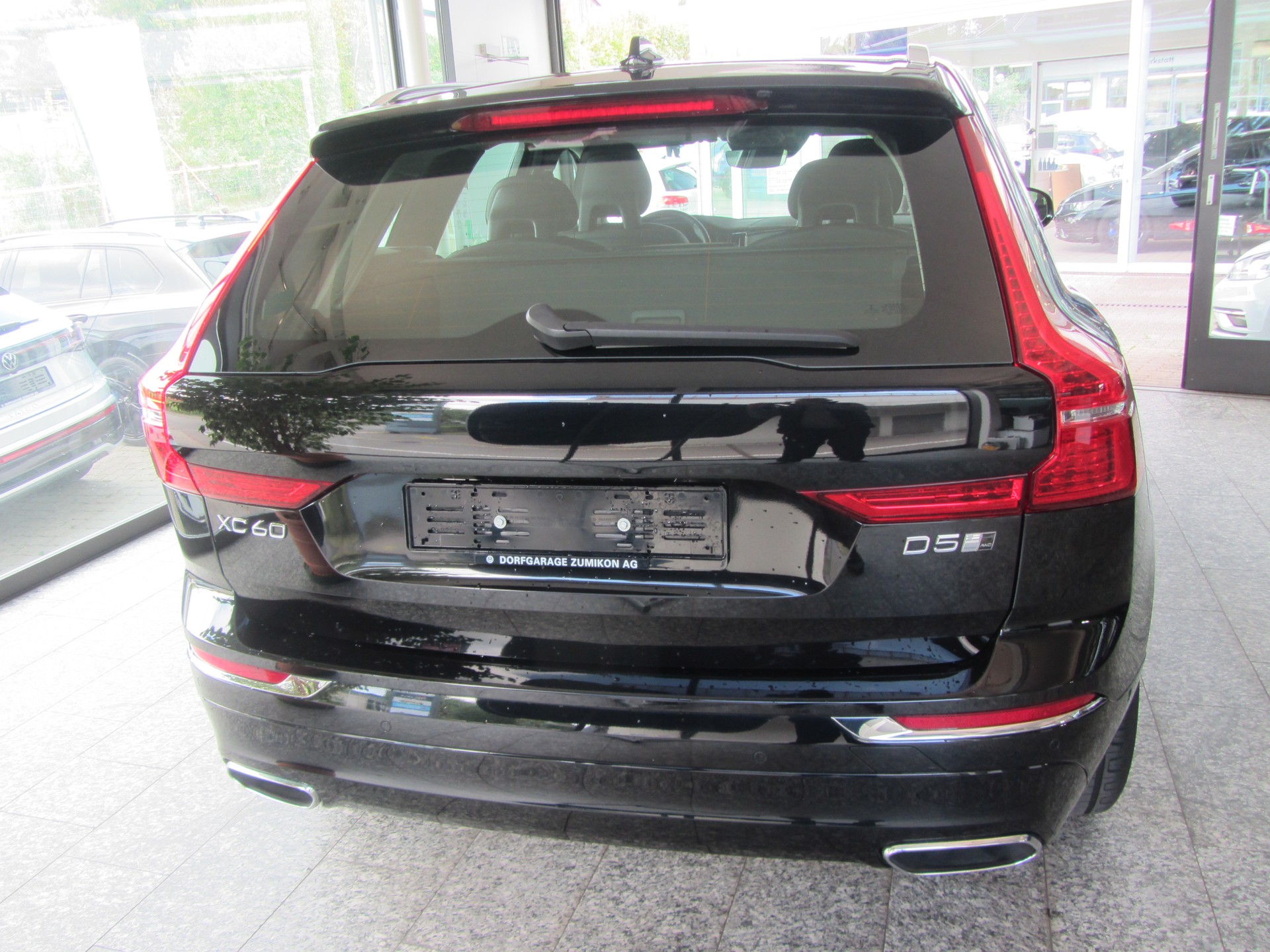 VOLVO XC60 D5 AWD Inscription Geartronic-image-3
