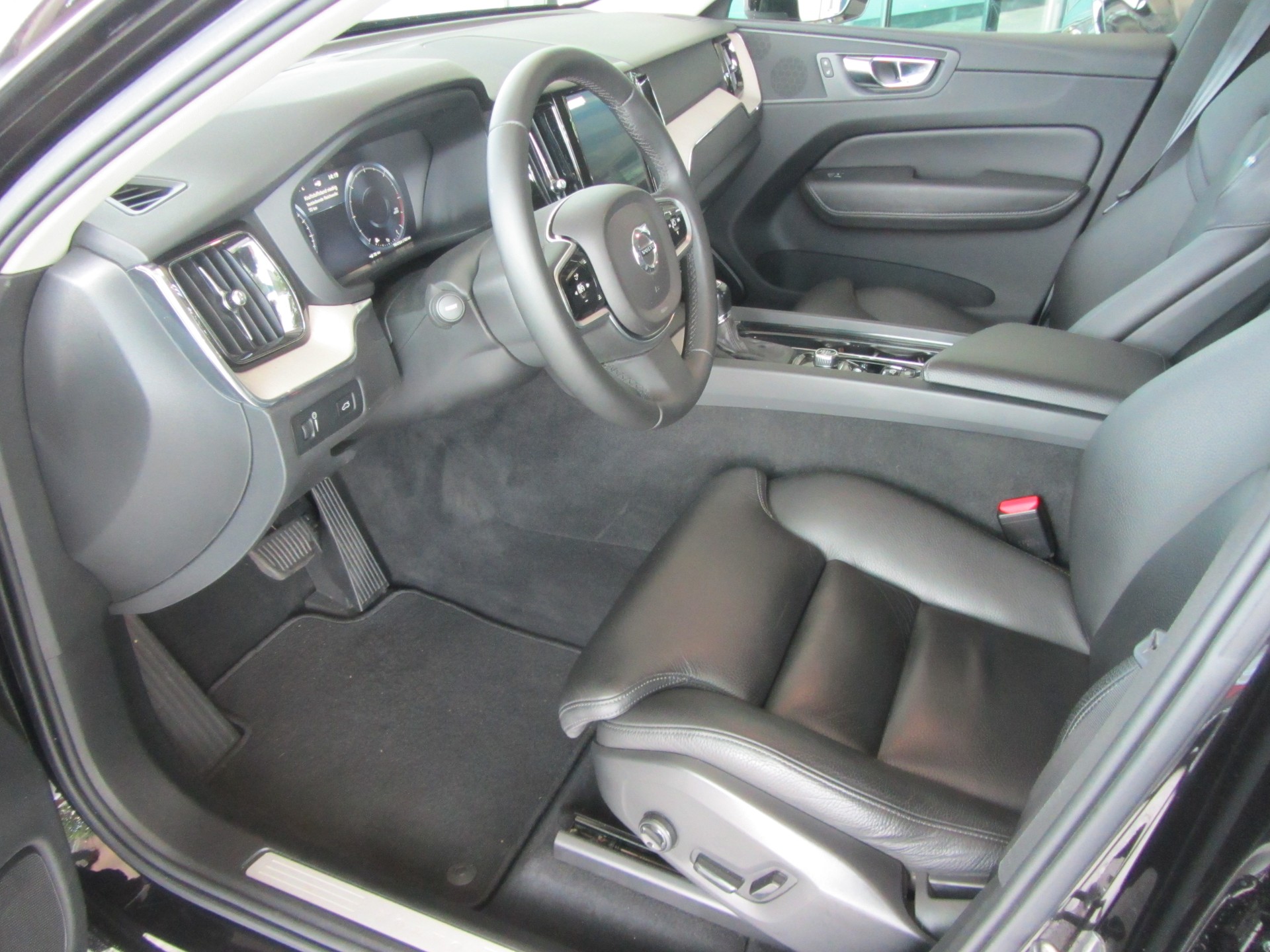 VOLVO XC60 D5 AWD Inscription Geartronic-image-4