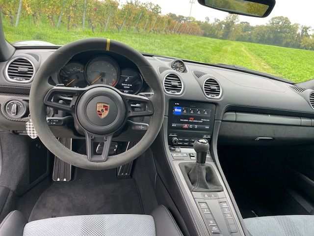PORSCHE 718 Spyder RS-image-8