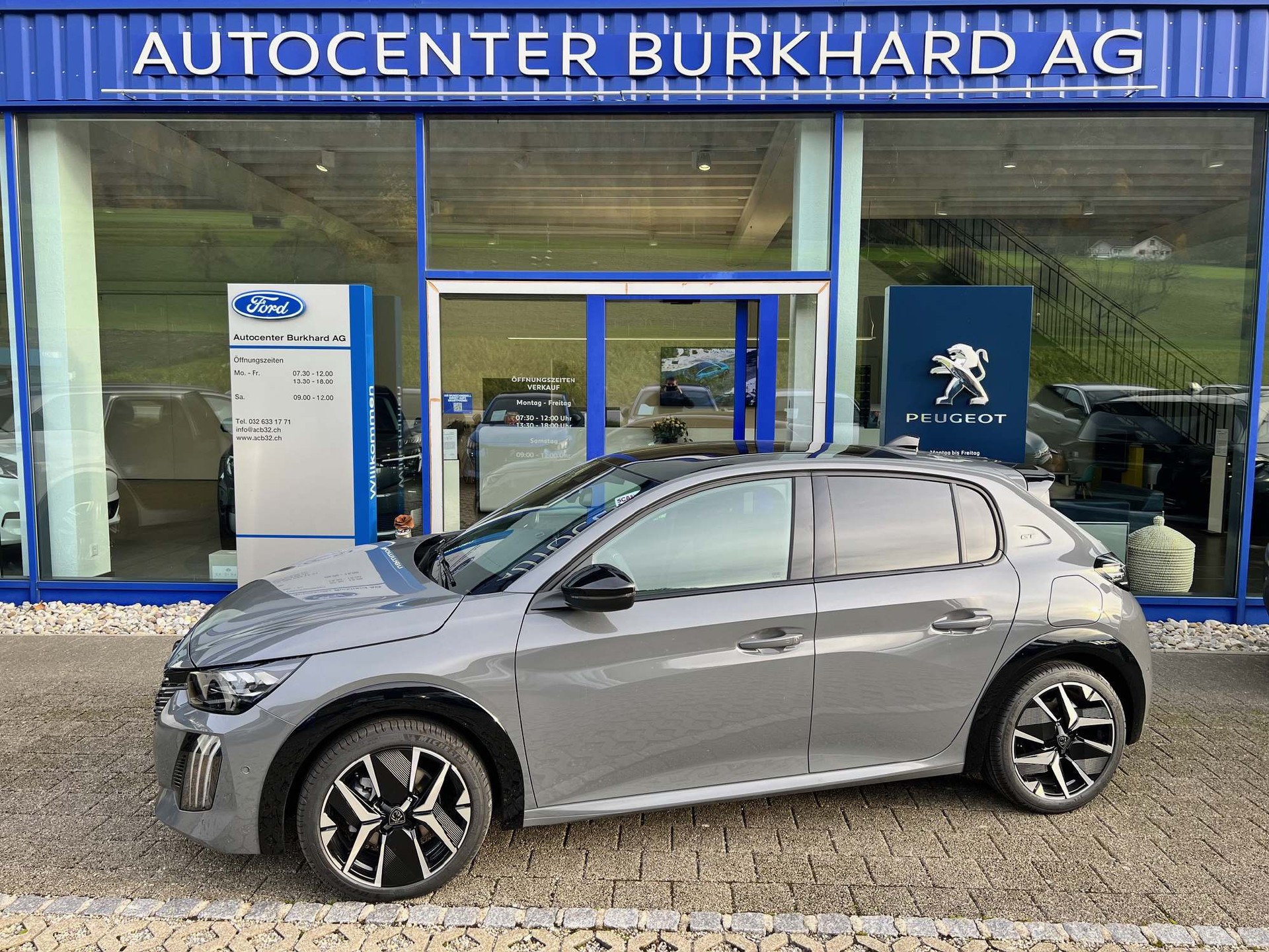 PEUGEOT 208 1.2 Hybrid GT-image-0