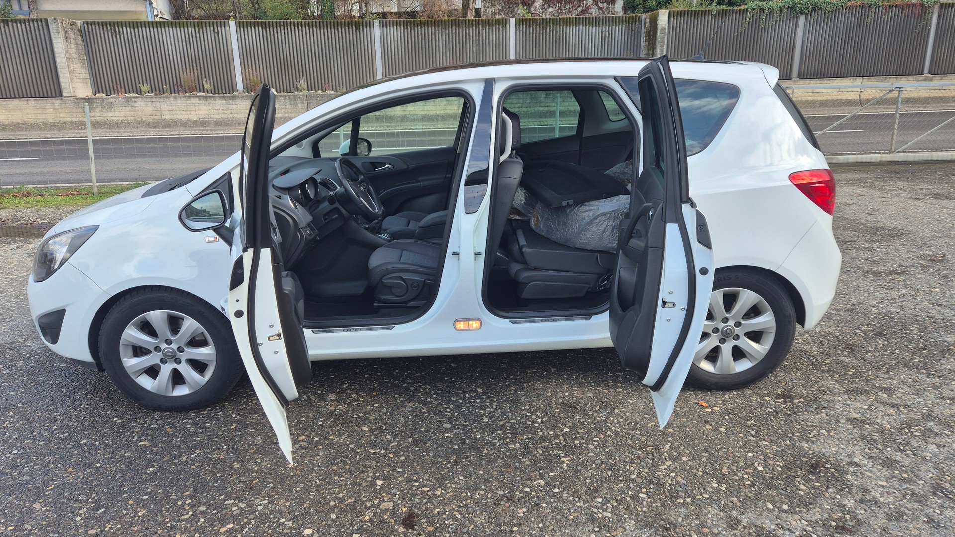 OPEL Meriva 1.4 Turbo Enjoy-image-8