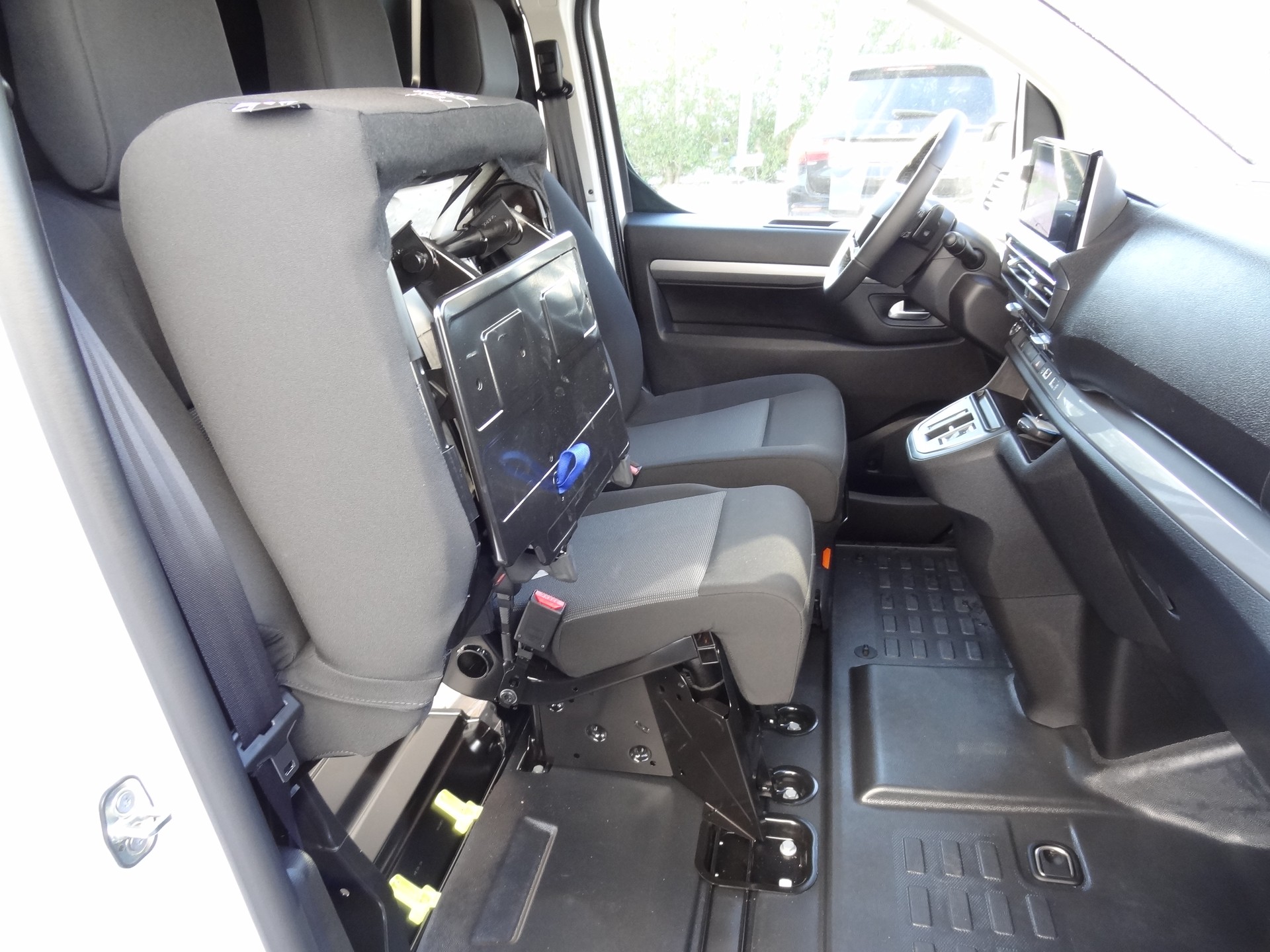PEUGEOT Expert 75 KWh Standard-image-12