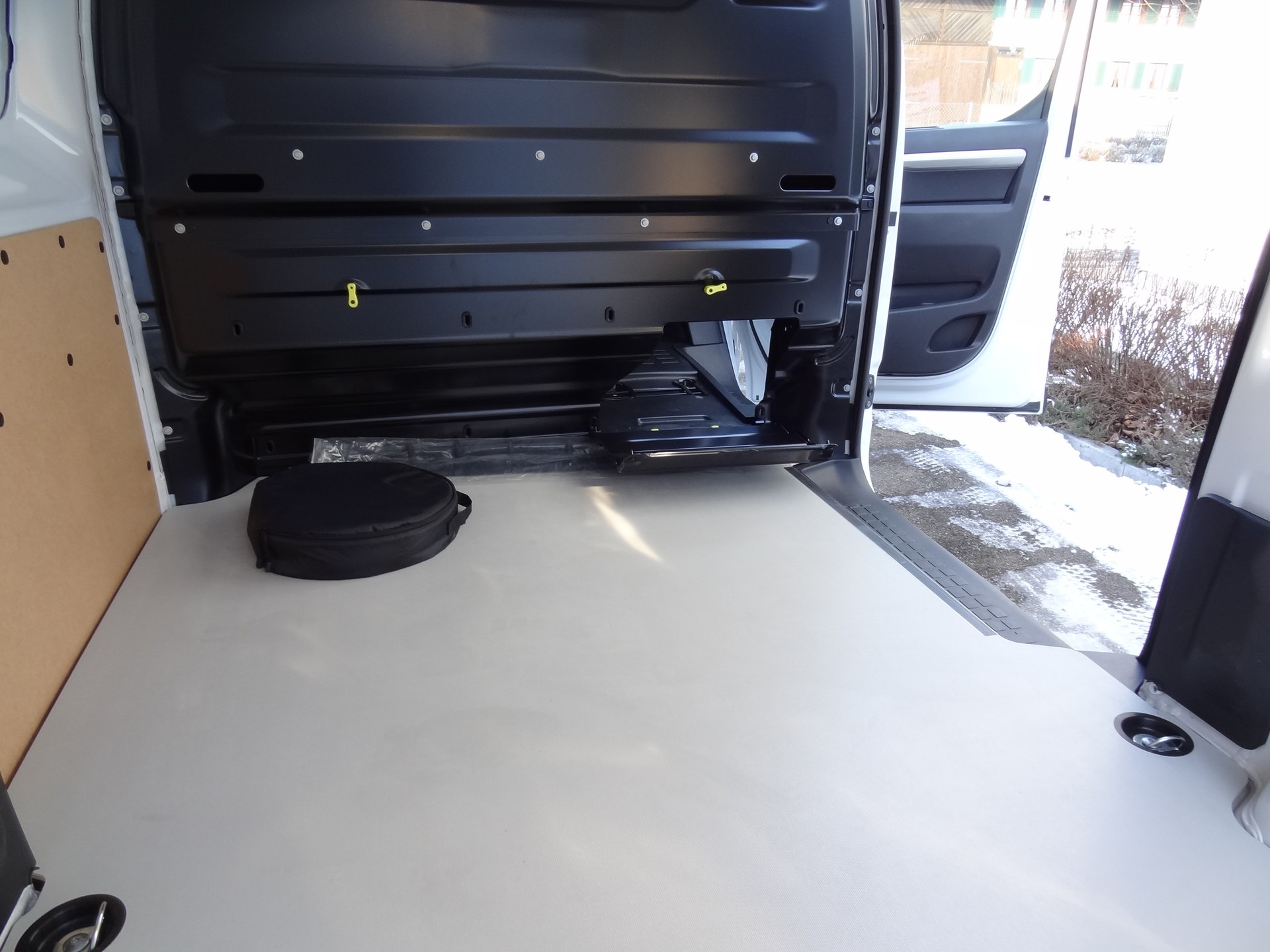 PEUGEOT Expert 75 KWh Standard-image-16