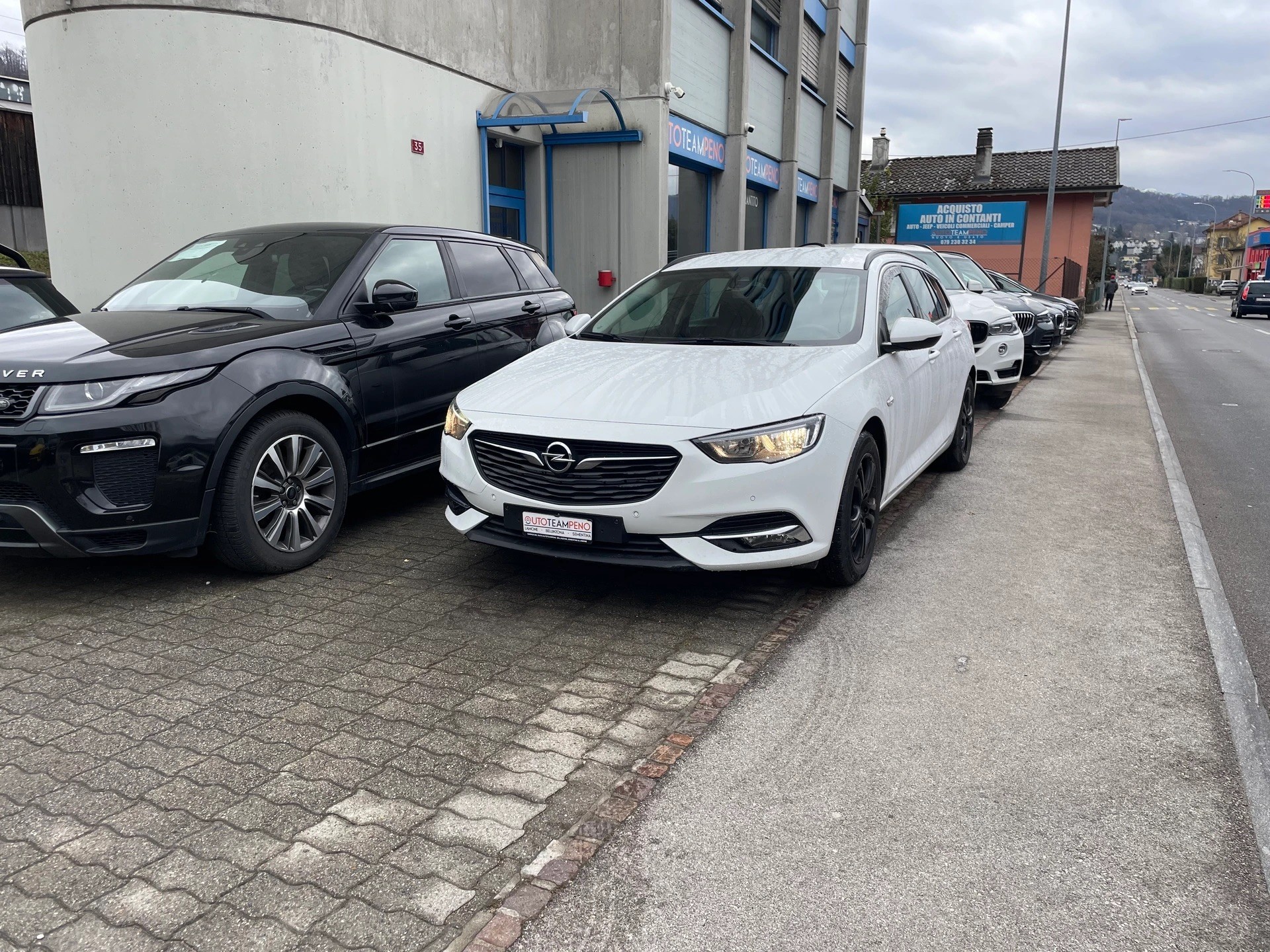 OPEL Insignia 1.6 CDTI Sports Tourer Edition Automatic-image-0