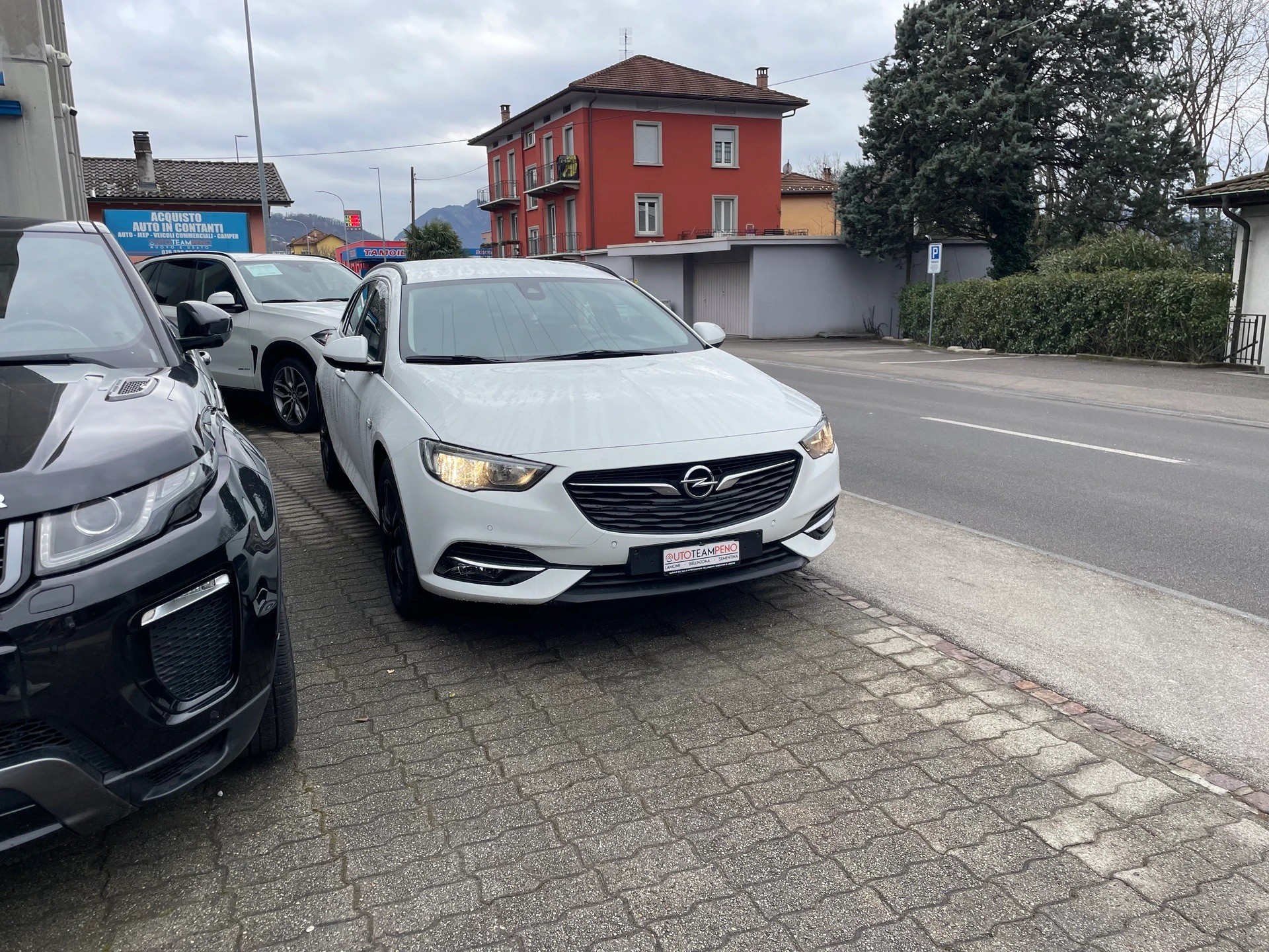 OPEL Insignia 1.6 CDTI Sports Tourer Edition Automatic-image-2