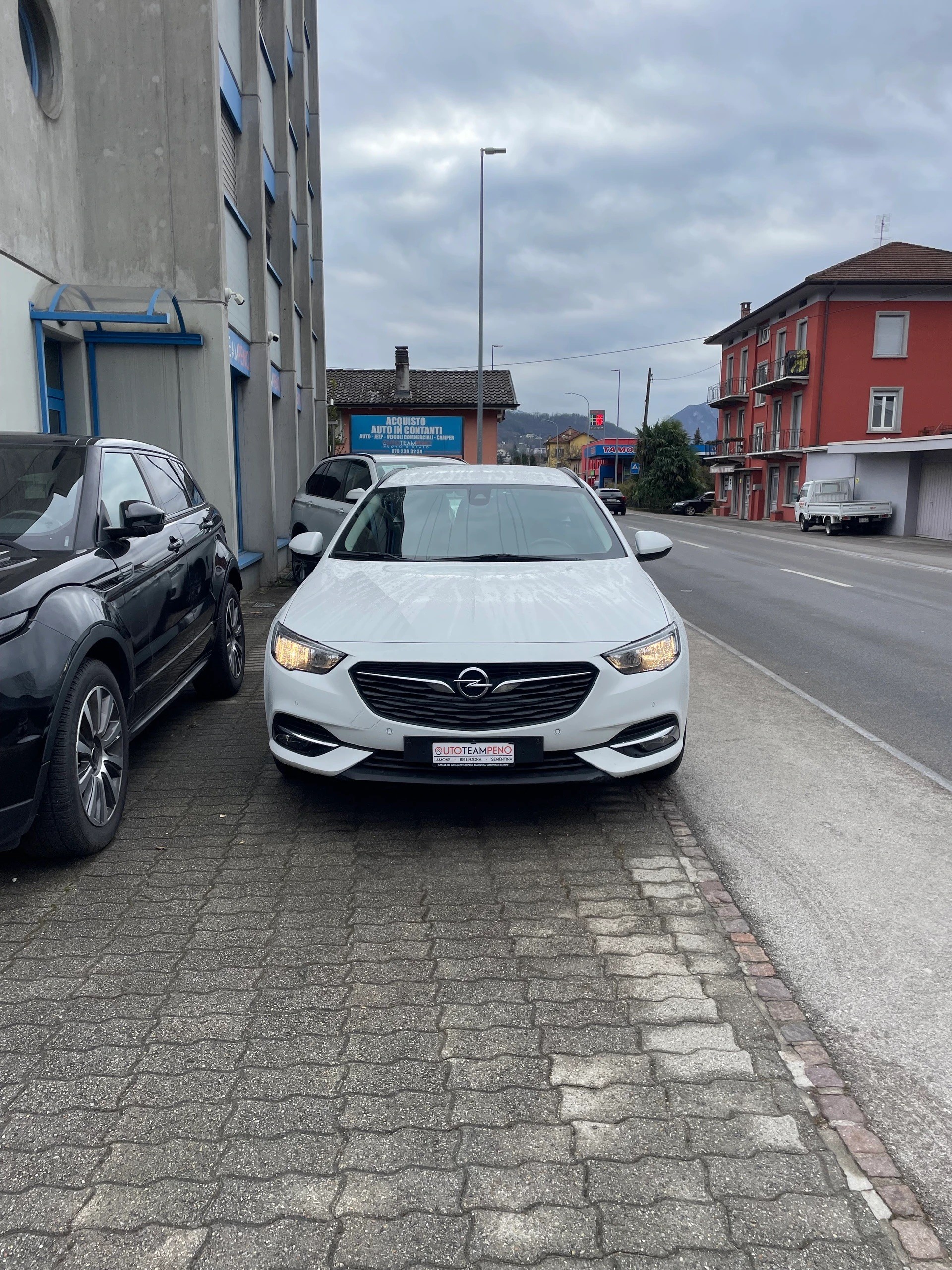 OPEL Insignia 1.6 CDTI Sports Tourer Edition Automatic-image-1