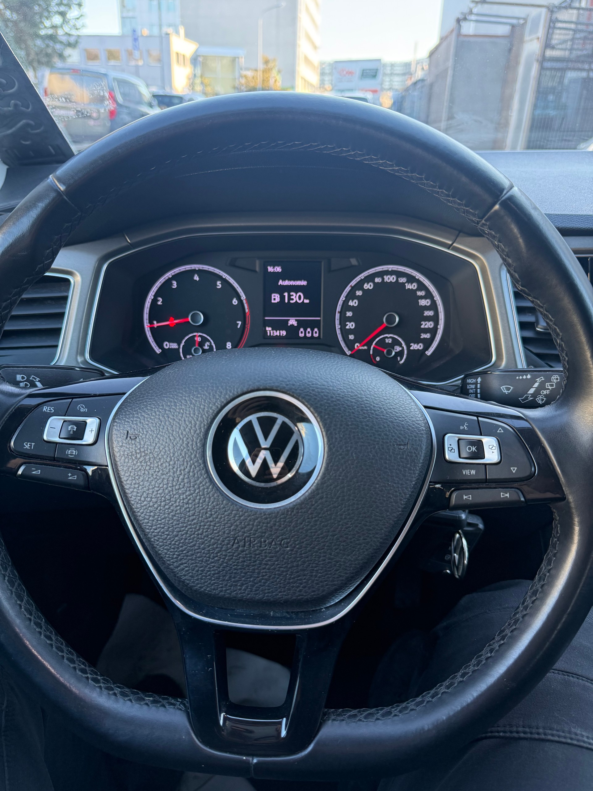 VW T-Roc 1.0 TSI Advance-image-4