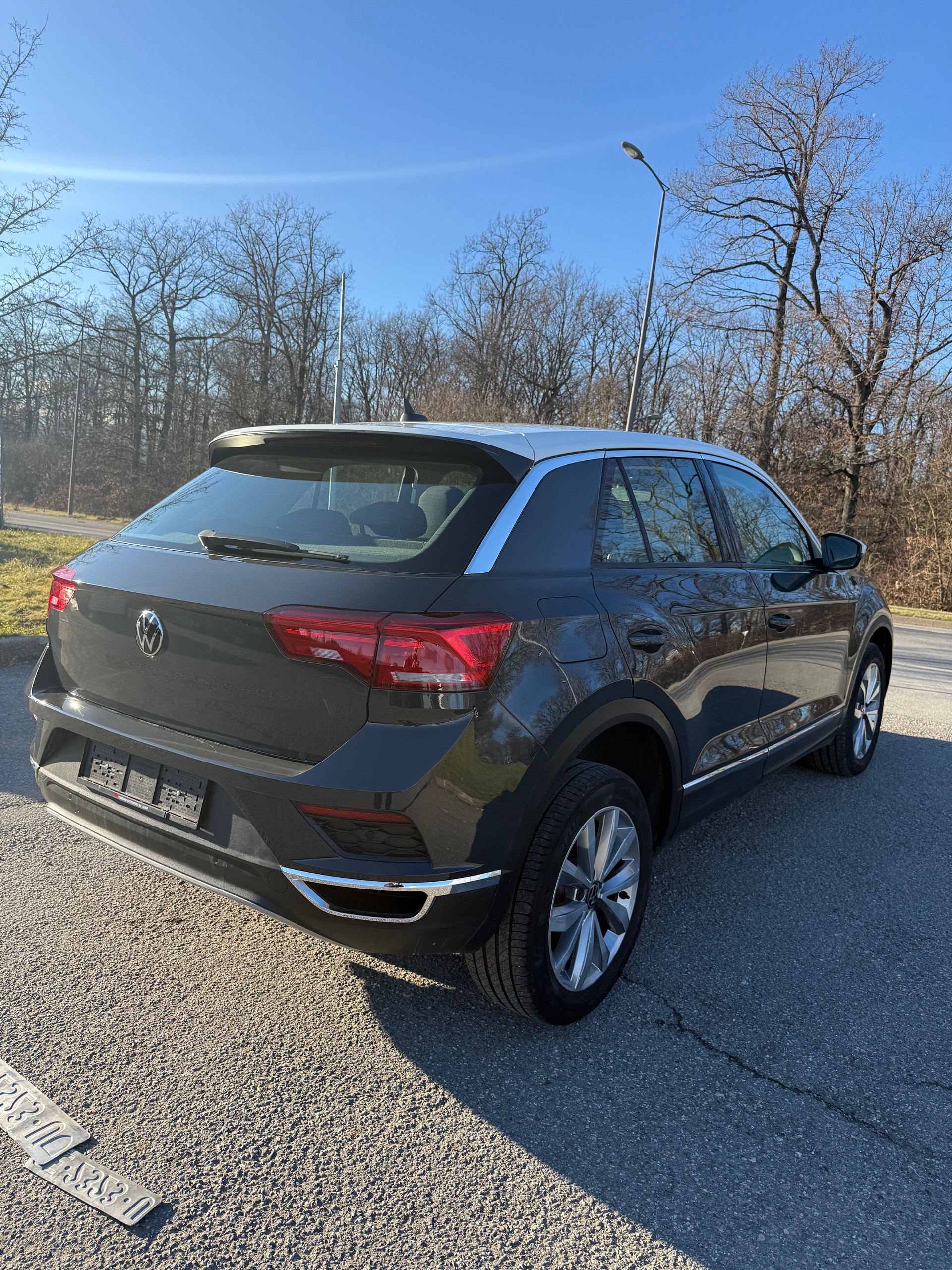 VW T-Roc 1.0 TSI Advance-image-1