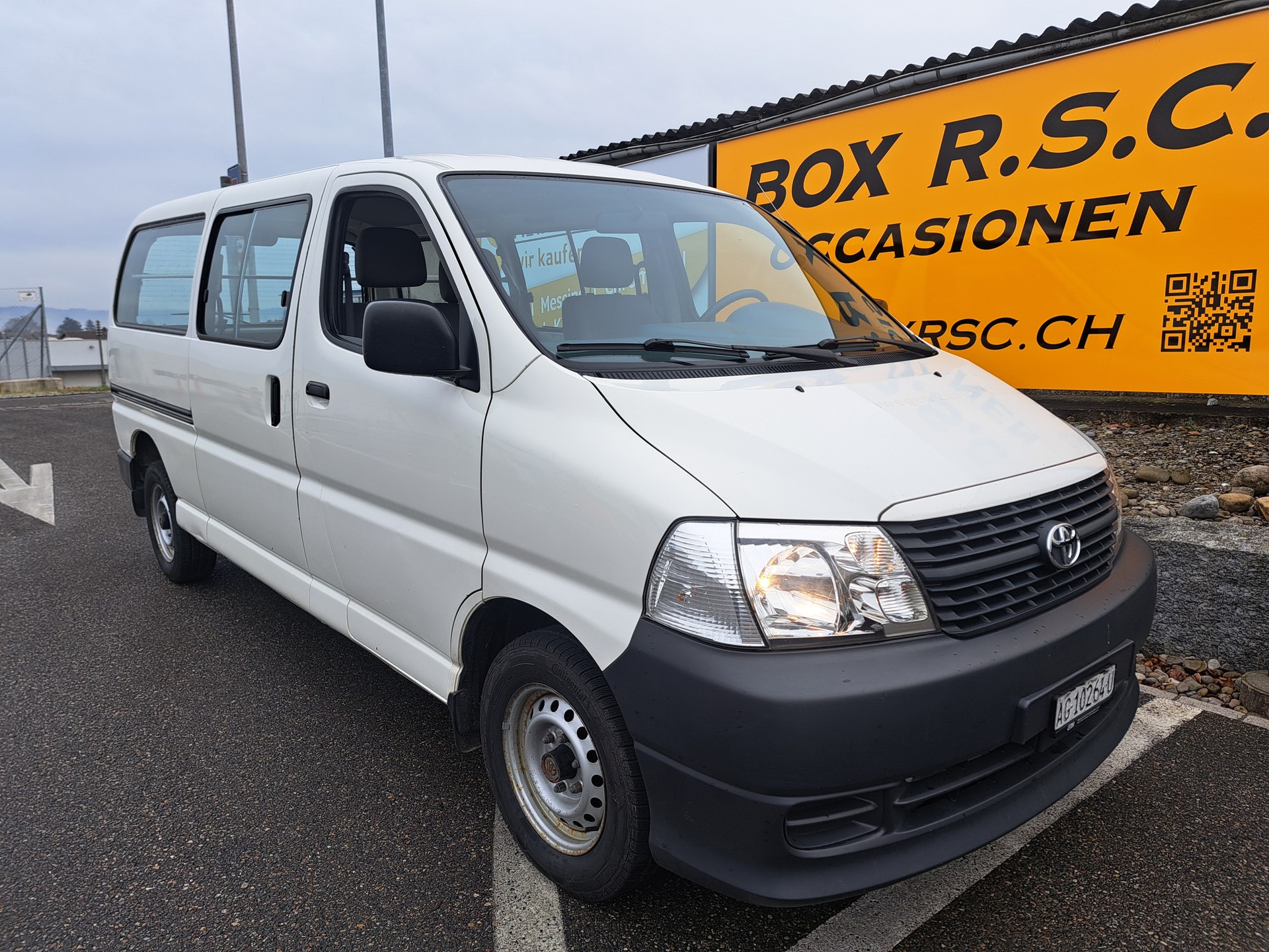 TOYOTA Hiace D-4D Kombi LWB-image-12