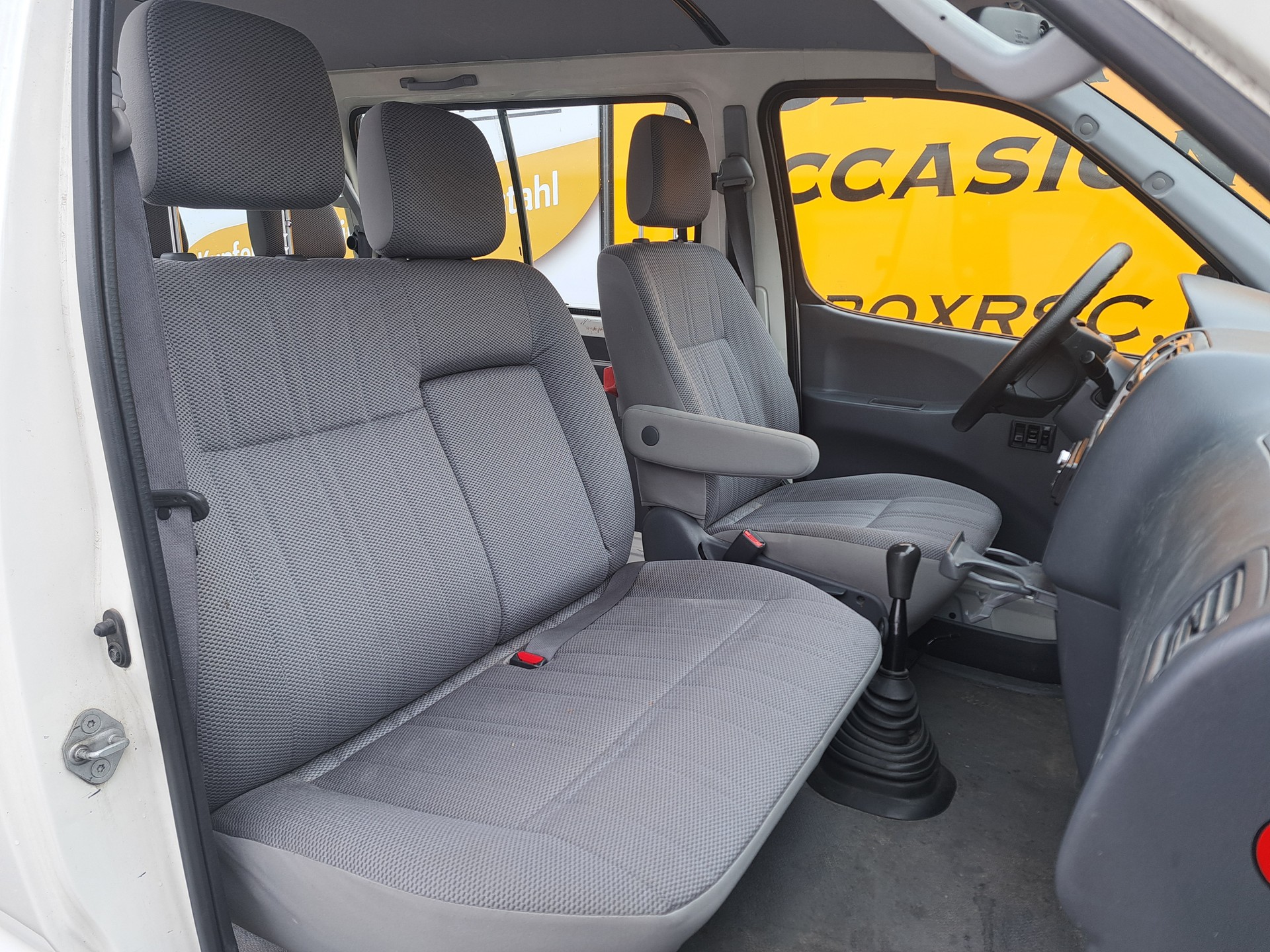 TOYOTA Hiace D-4D Kombi LWB-image-3