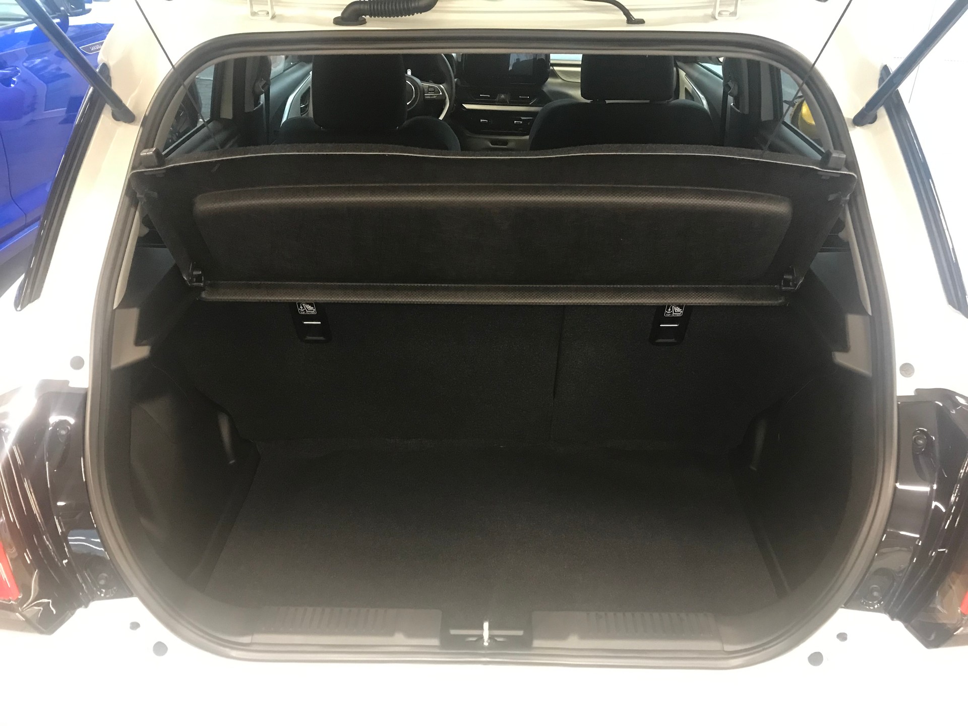 SUZUKI Swift 1.2 Sakura Top Hybrid CVT-image-6