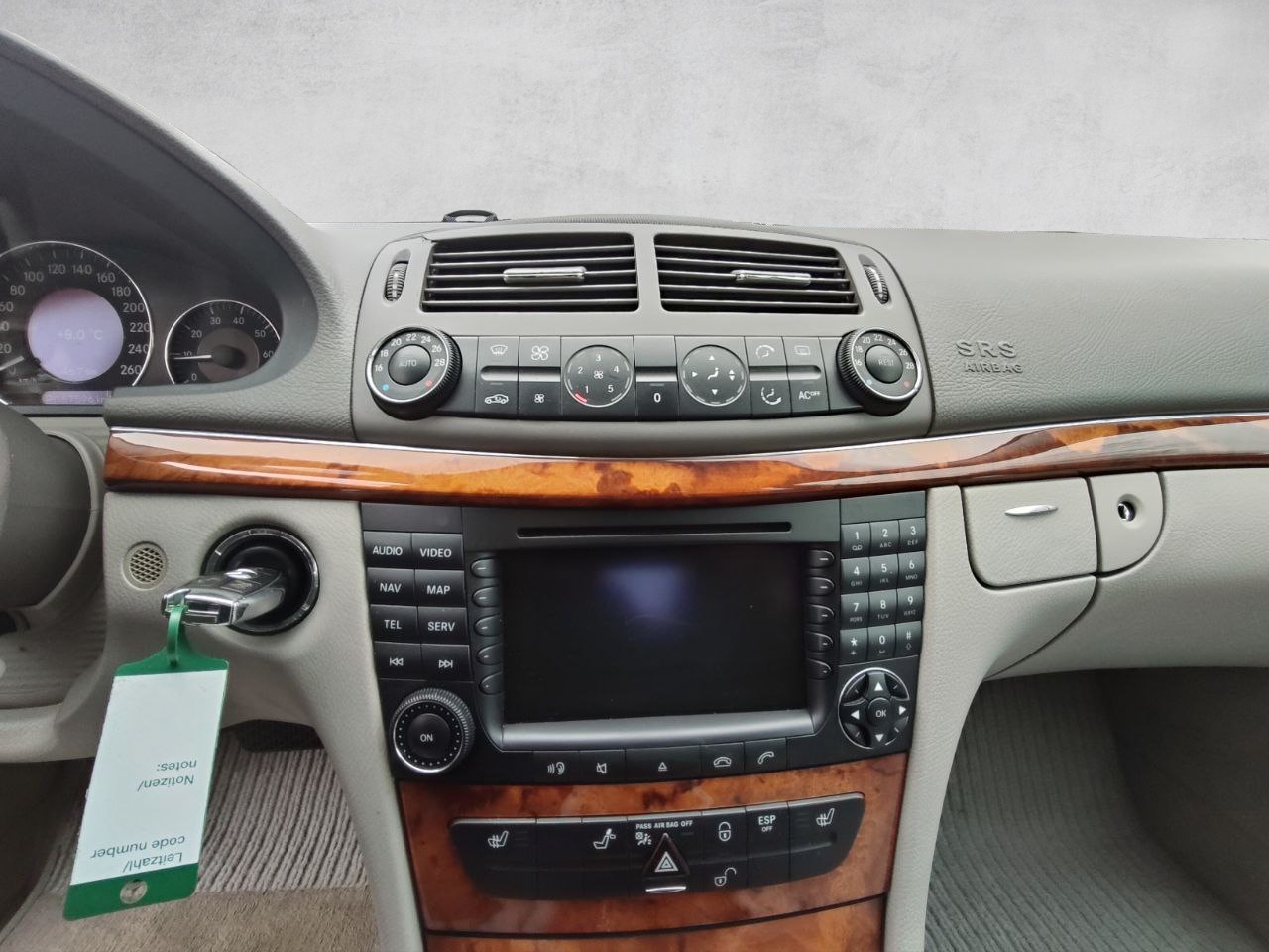 MERCEDES-BENZ E 320 Elégance Automatic-image-6