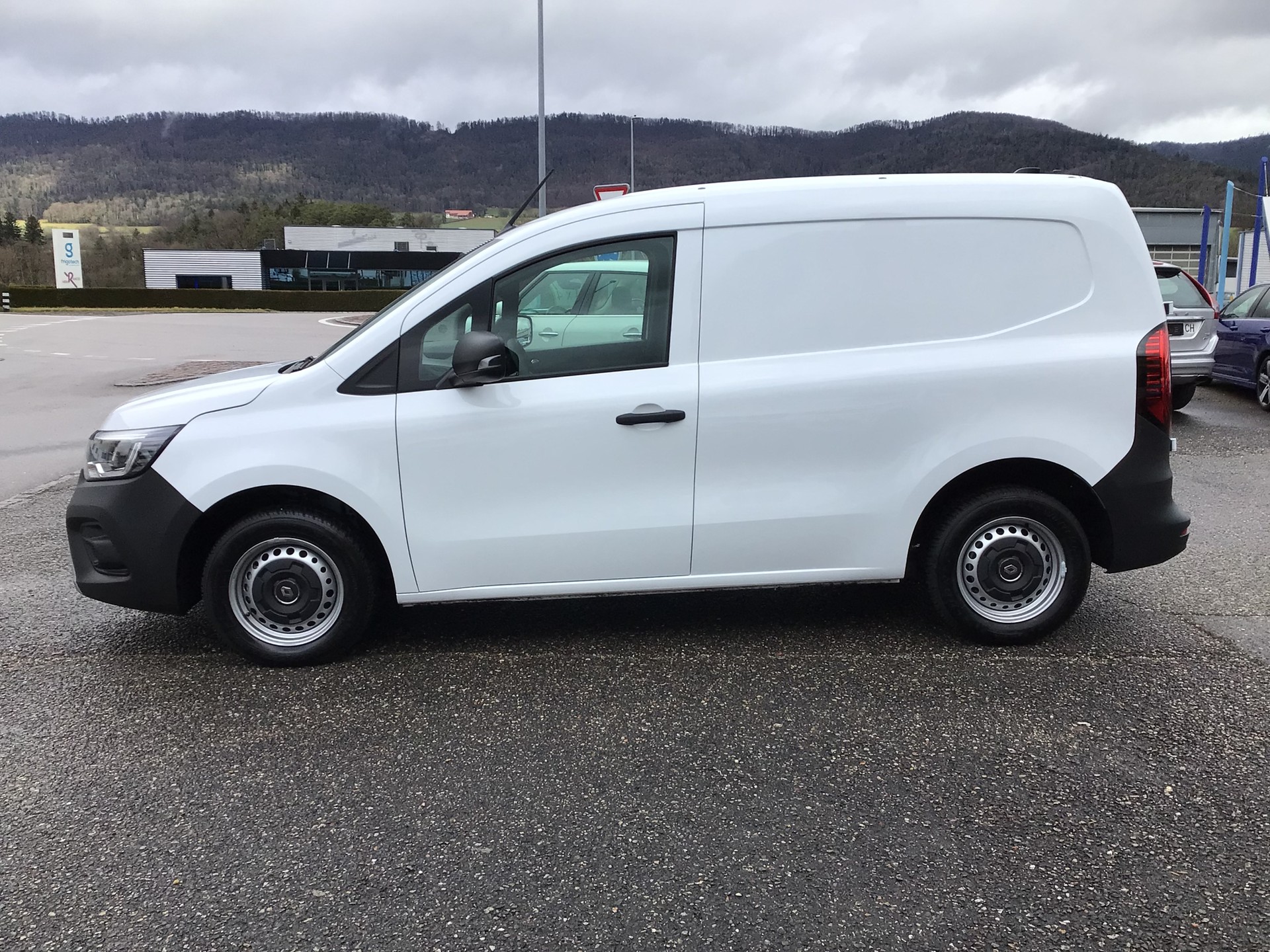 RENAULT Kangoo Van 1.5 dCi Standard 95 Extra-image-6