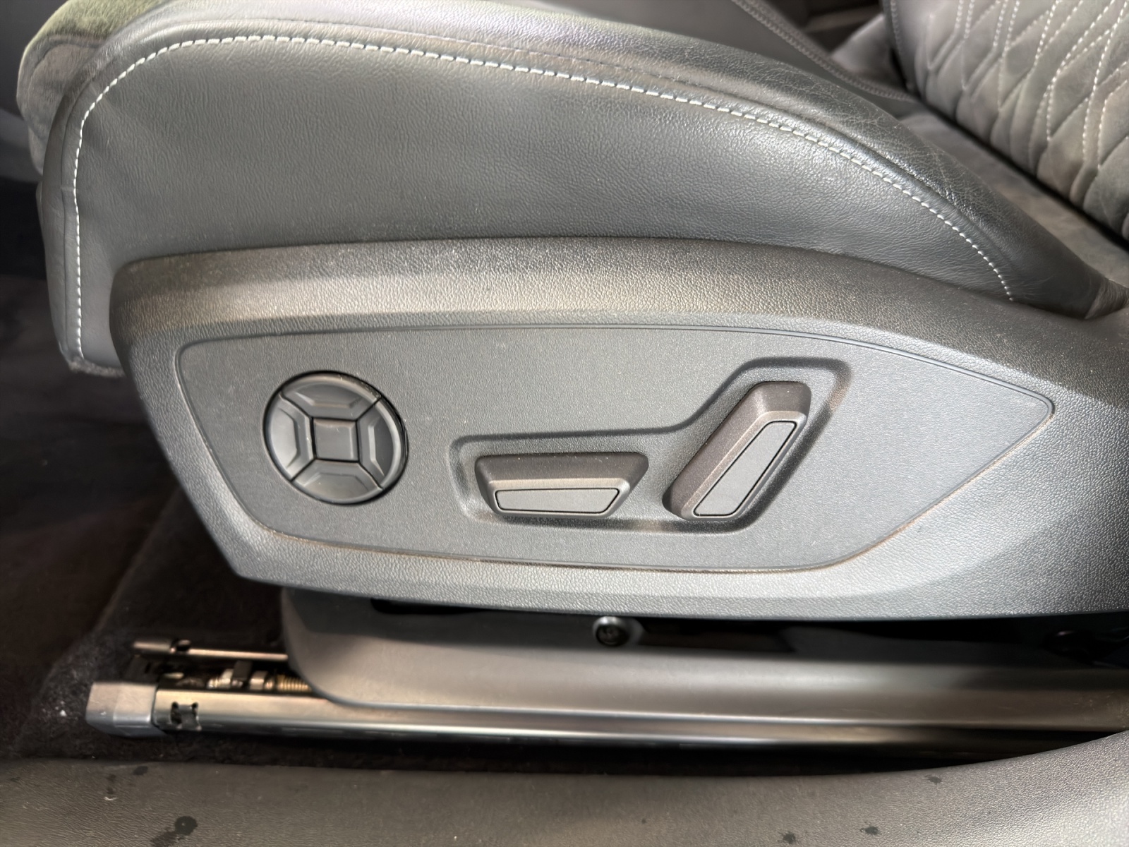 AUDI Q4 e-tron 50 quattro-image-15