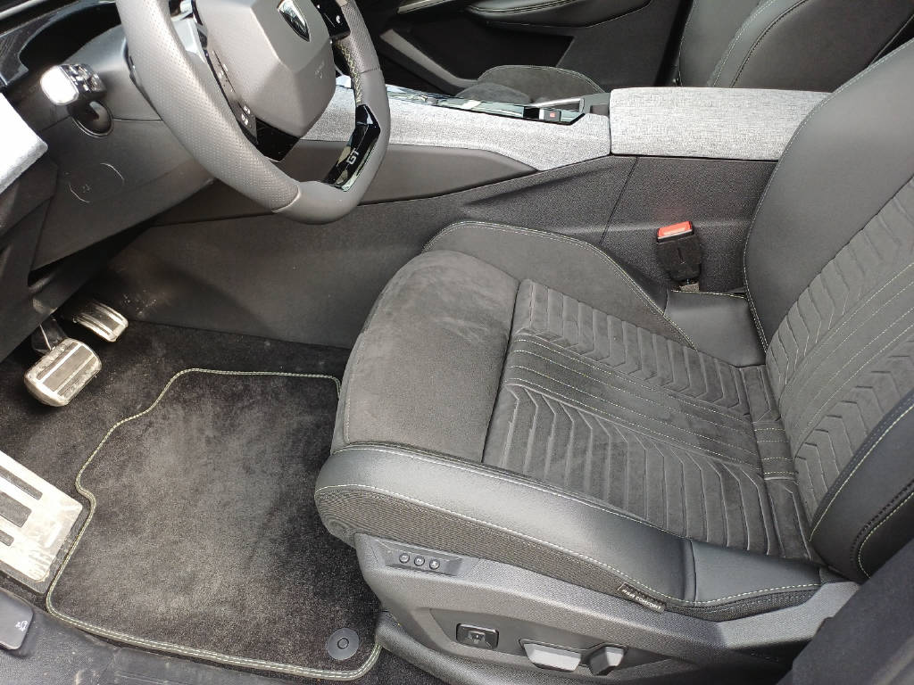 PEUGEOT 3008 1.2 Hybrid GT-image-3