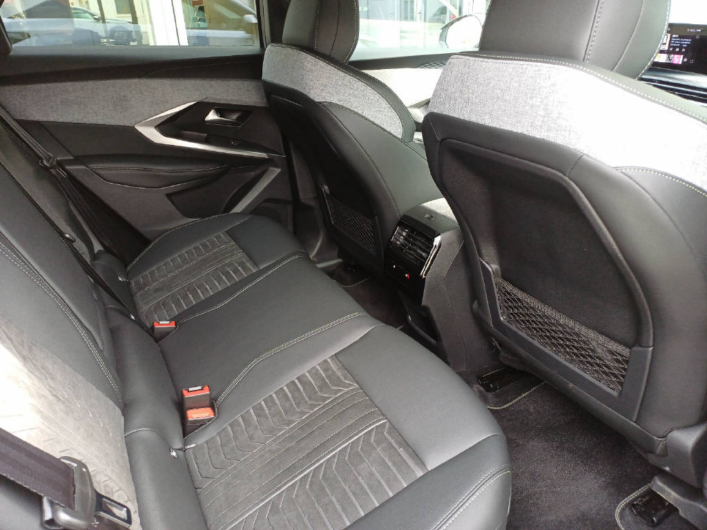 PEUGEOT 3008 1.2 Hybrid GT-image-12
