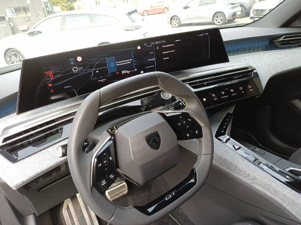 PEUGEOT 3008 1.2 Hybrid GT-image-4