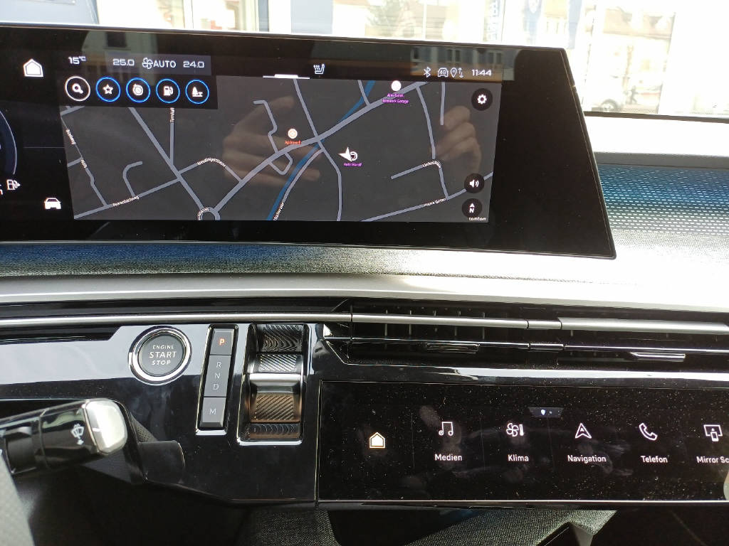 PEUGEOT 3008 1.2 Hybrid GT-image-9