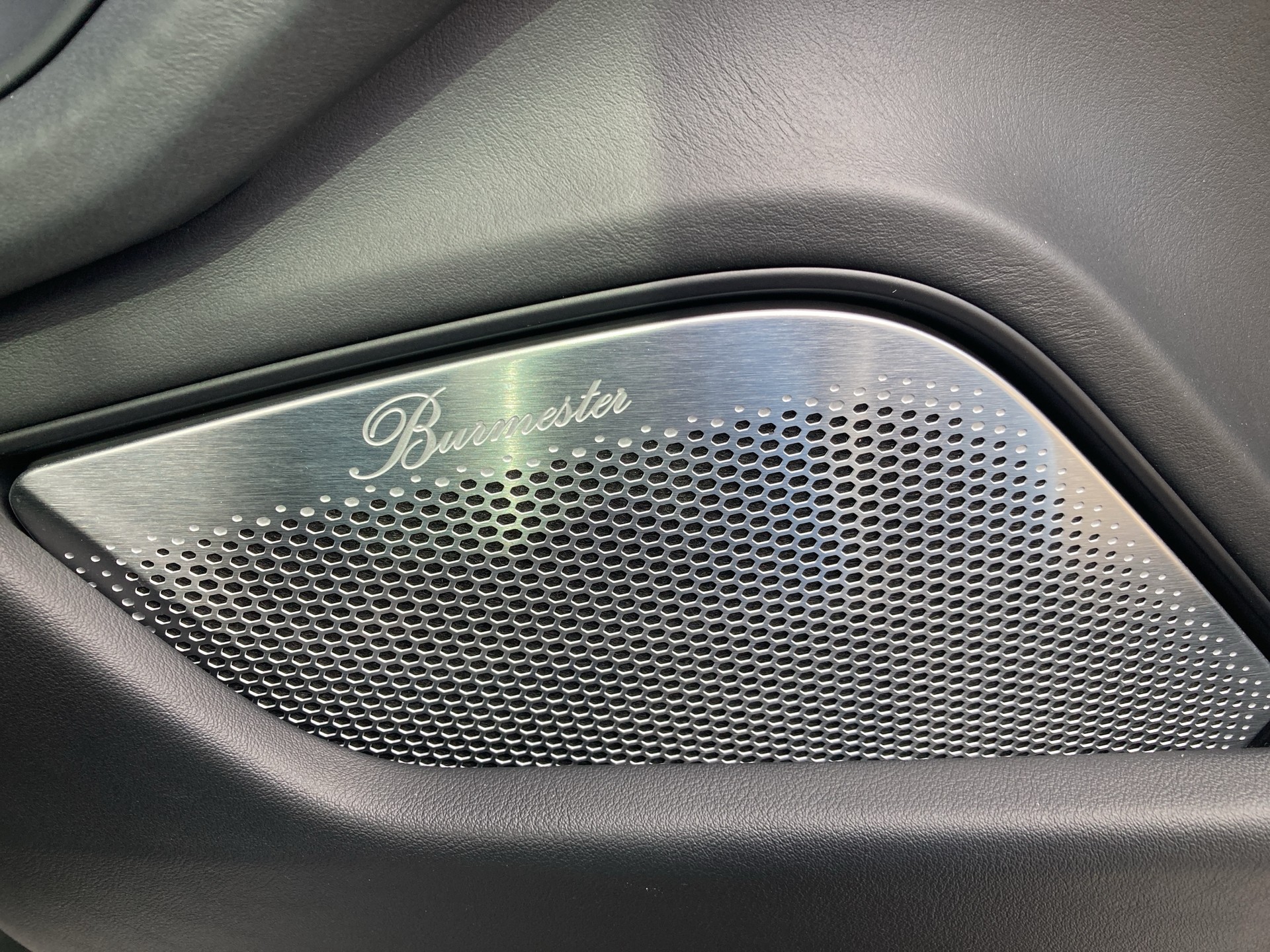 PORSCHE Taycan Turbo S-image-31