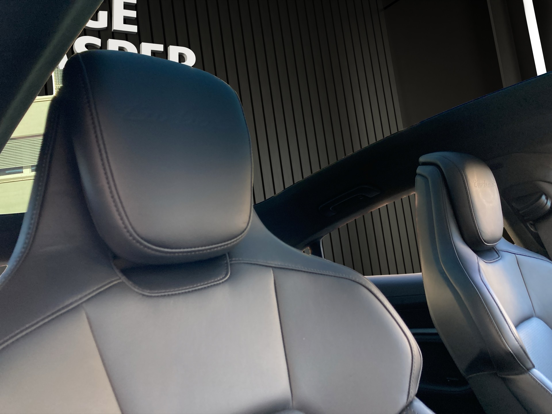 PORSCHE Taycan Turbo S-image-18