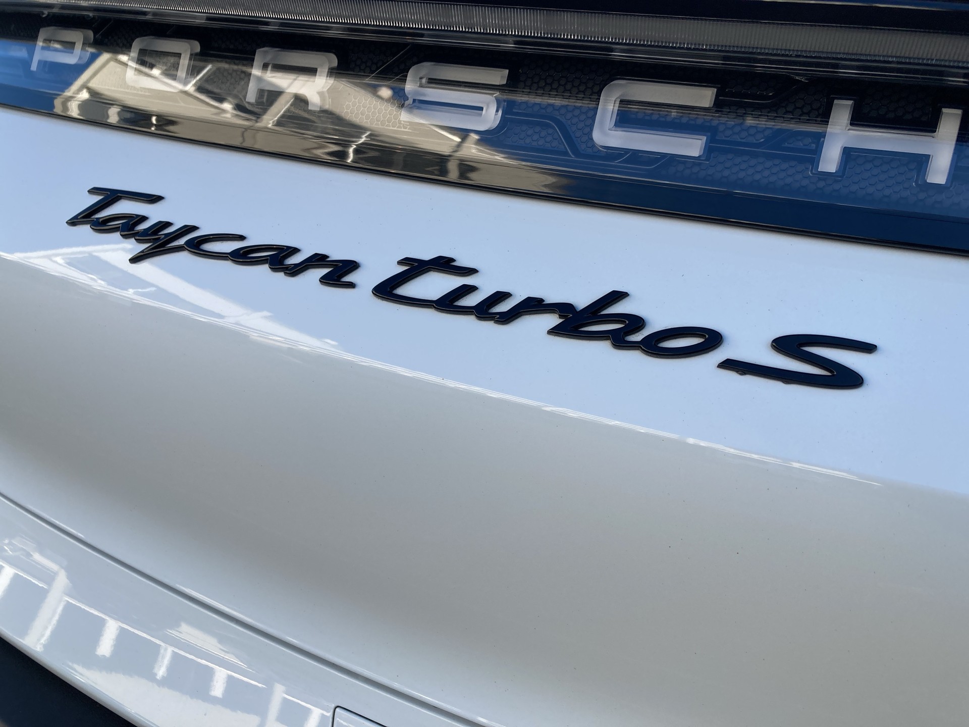 PORSCHE Taycan Turbo S-image-22