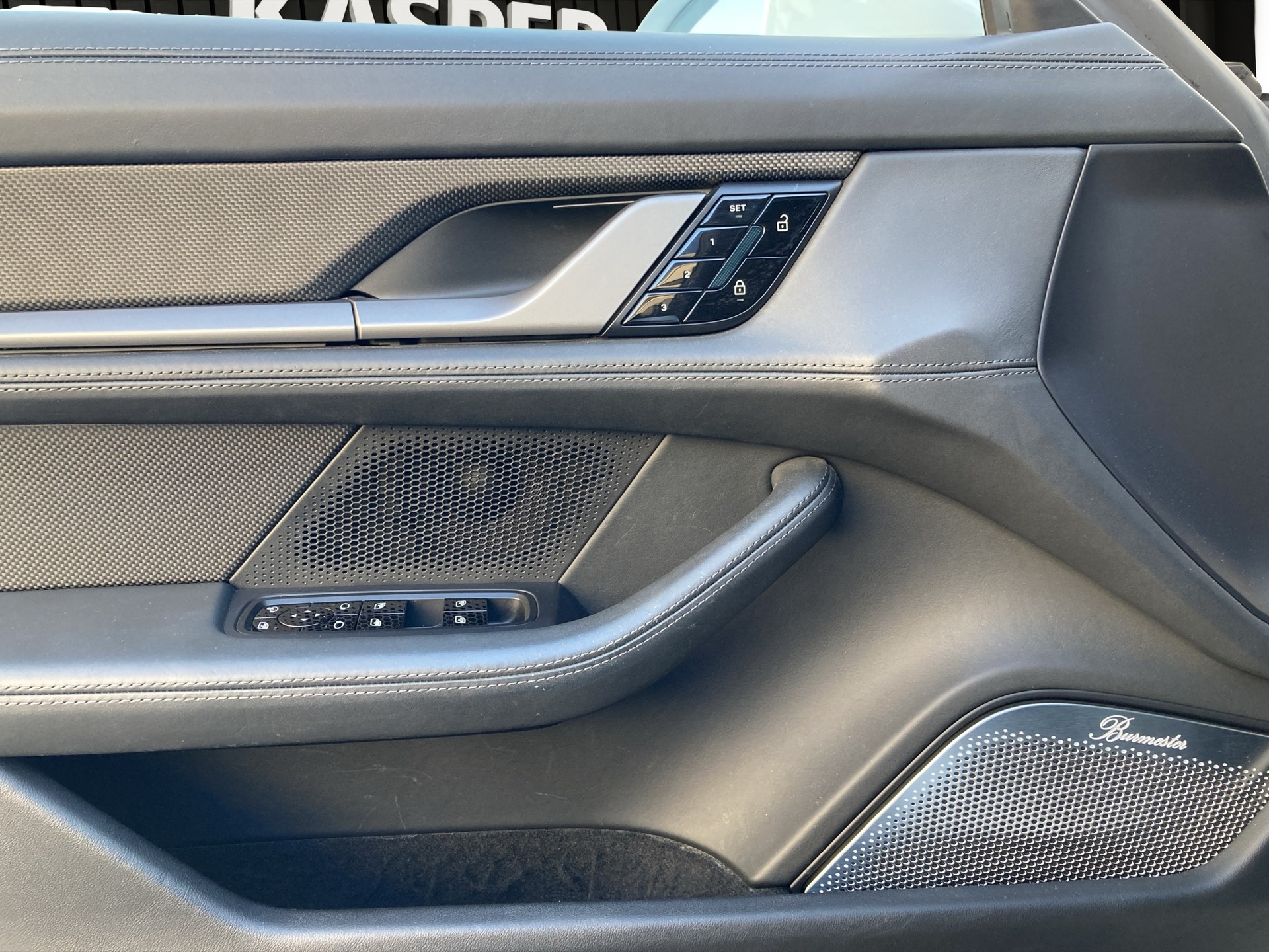PORSCHE Taycan Turbo S-image-10