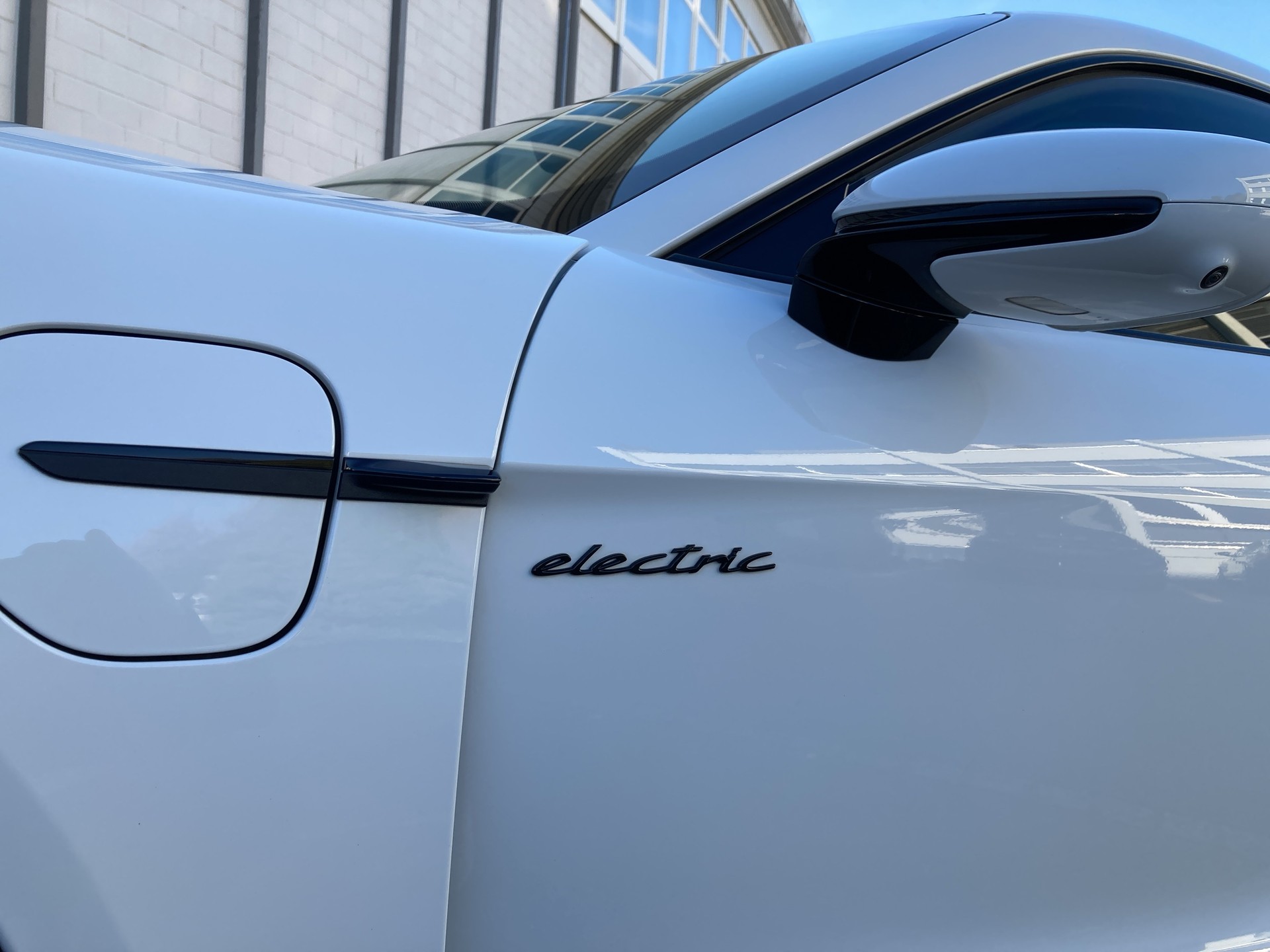 PORSCHE Taycan Turbo S-image-23