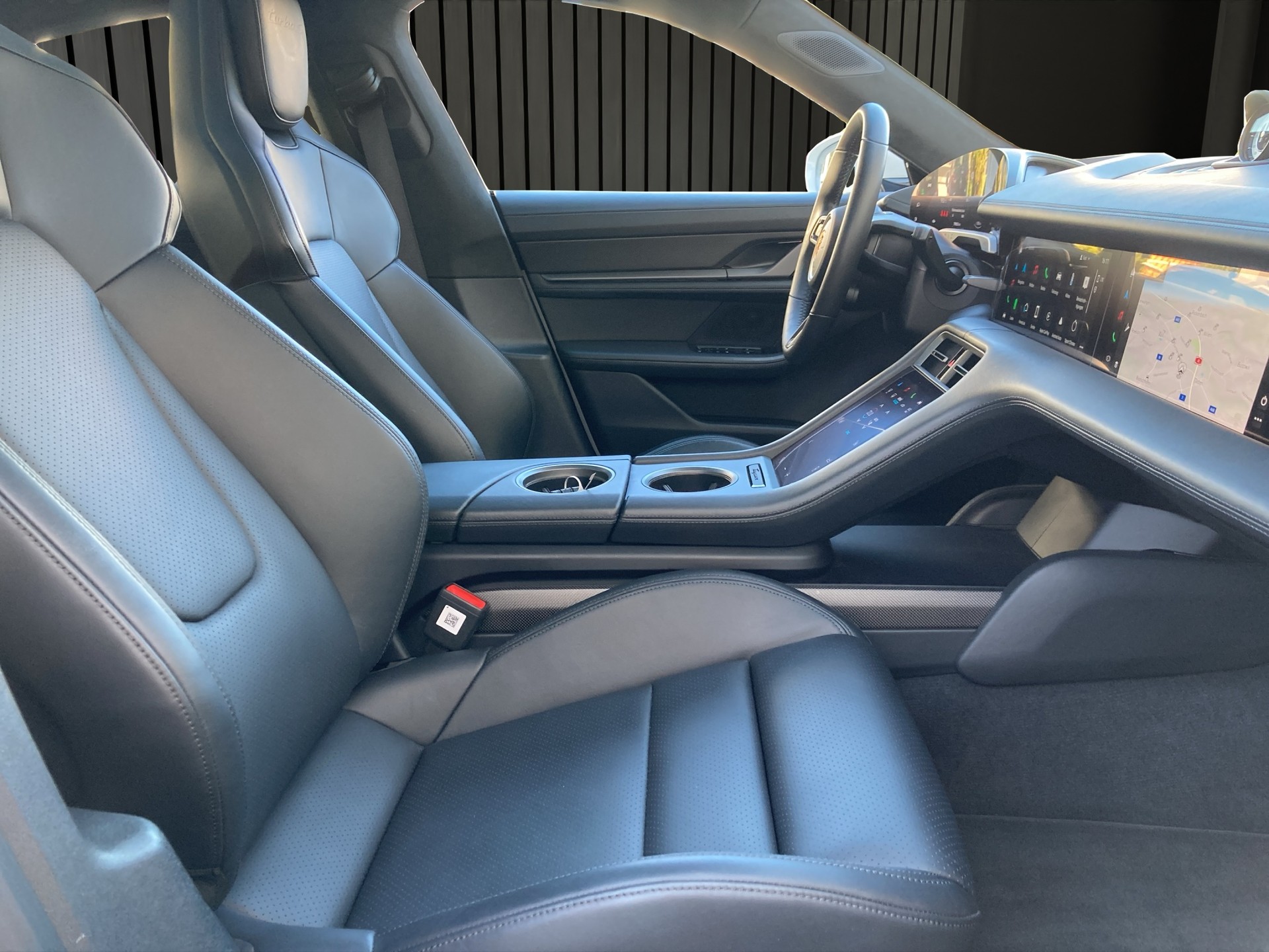 PORSCHE Taycan Turbo S-image-15