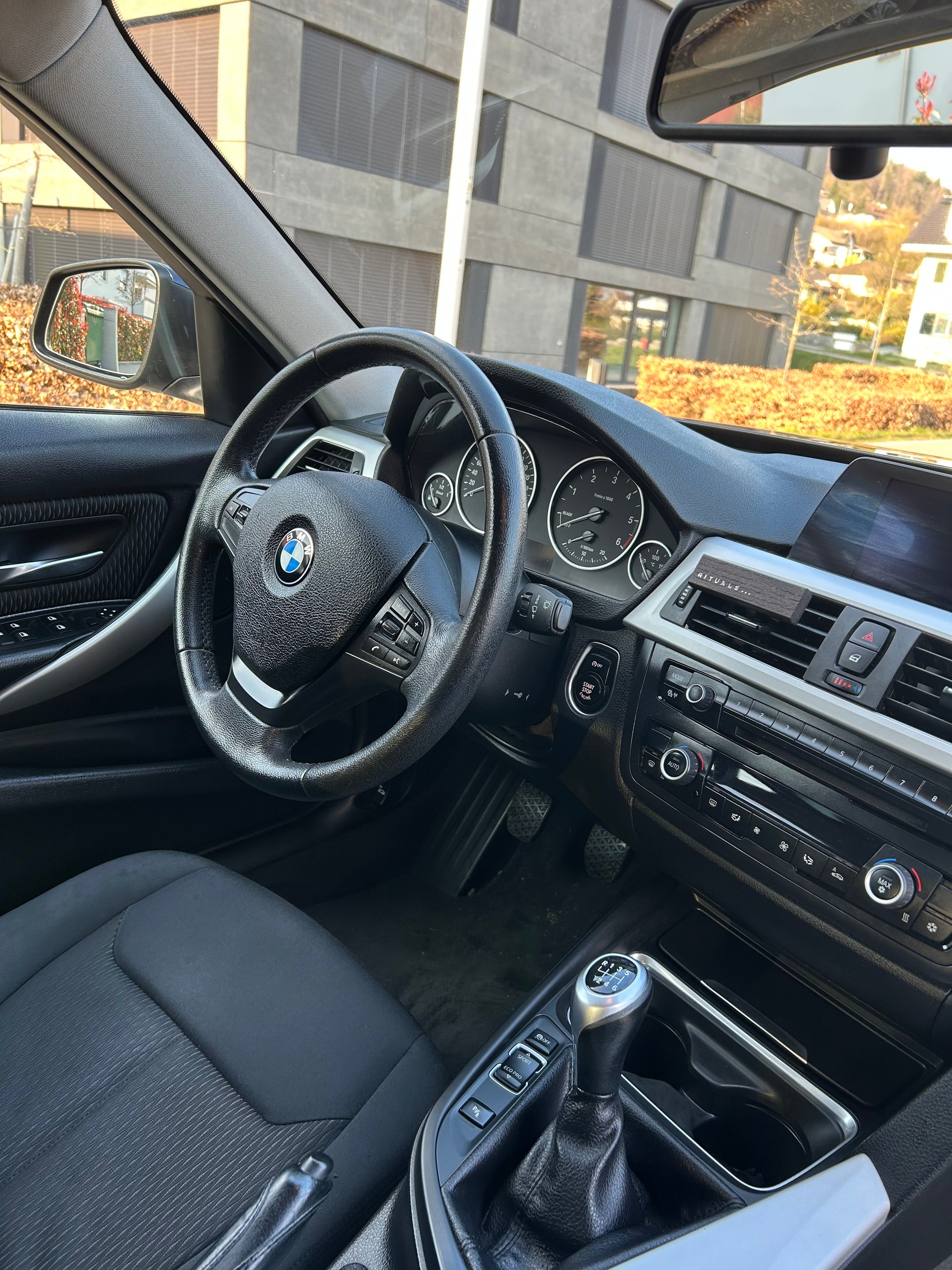 BMW 320d-image-3