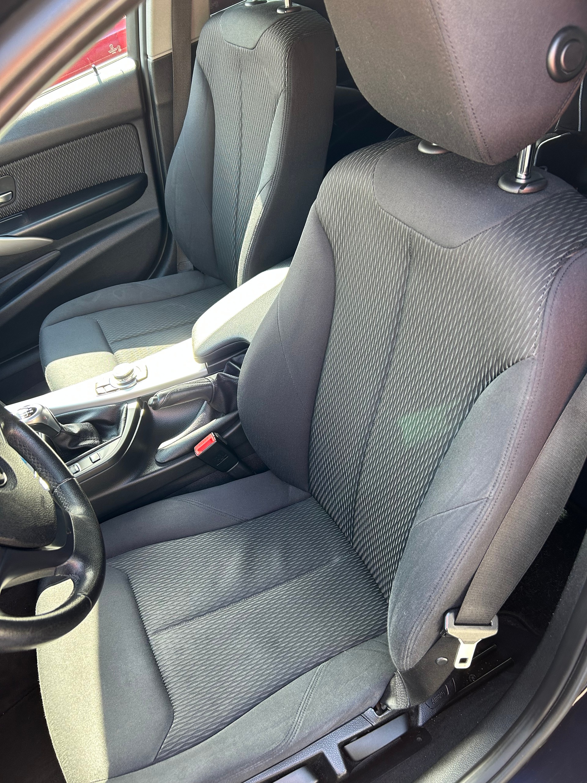 BMW 320d-image-4