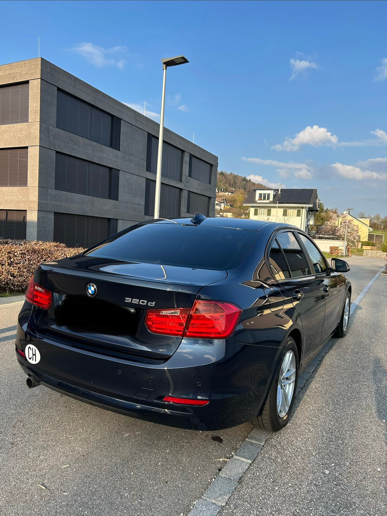 BMW 320d-image-2