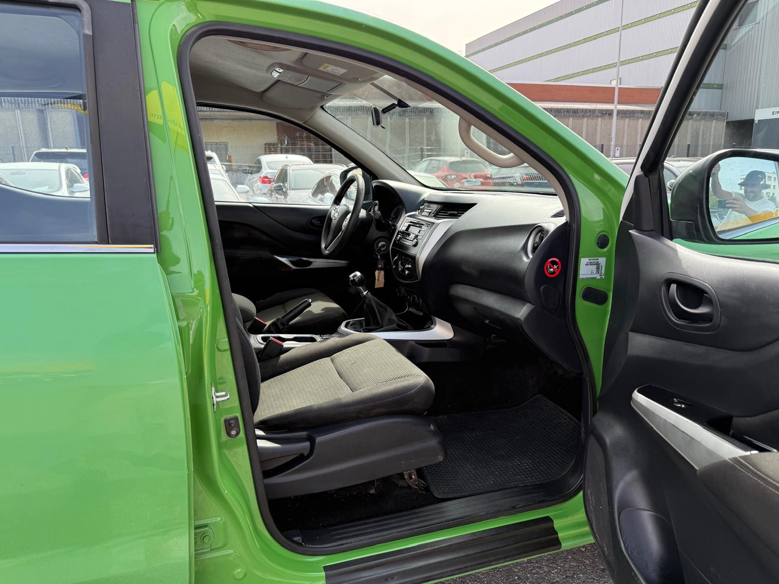 NISSAN Navara 2.3 dCi Double Cab Visia S/S-image-8