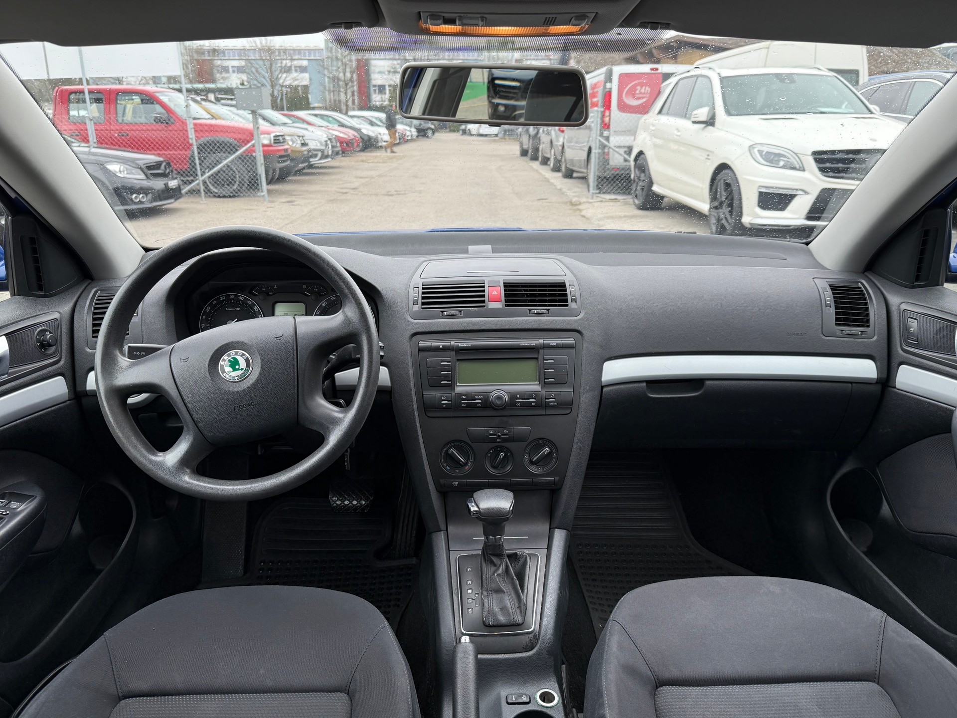 SKODA Octavia 1.6 Ambiente AUTOMAT / Frisch ab MFK / Zahnriemen ersetzt / Klimaanlage / 8-fach bereift-image-7