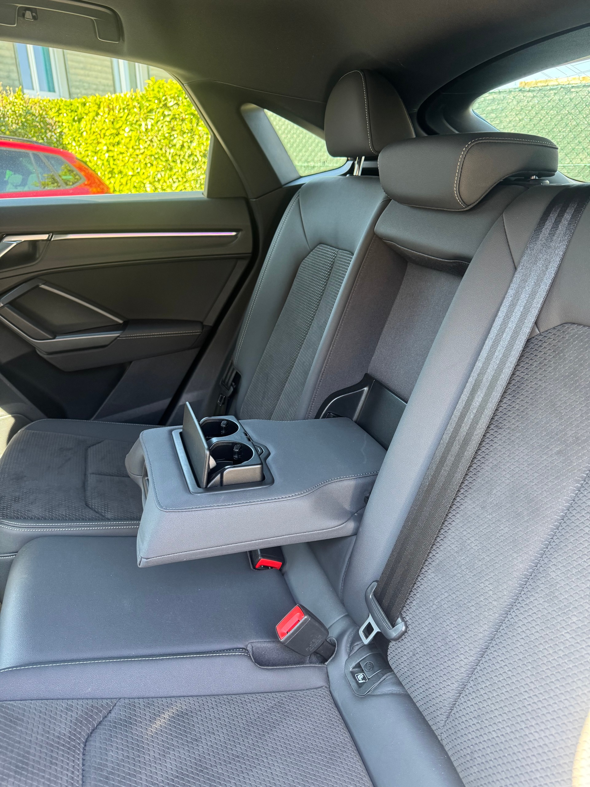 AUDI Q3 Sportback 40 TFSI S line quattro S-tronic-image-8