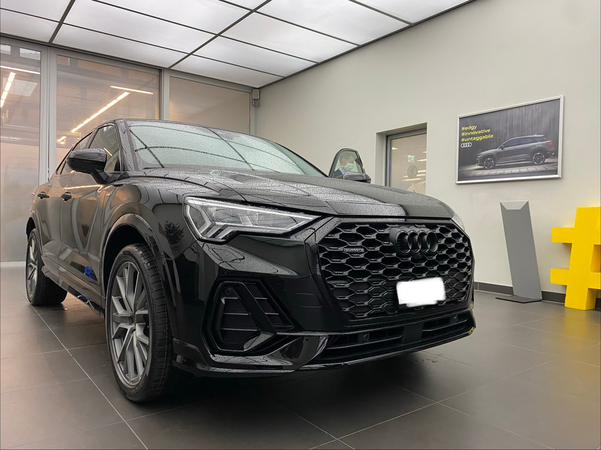 AUDI Q3 Sportback 40 TFSI S line quattro S-tronic-image-0