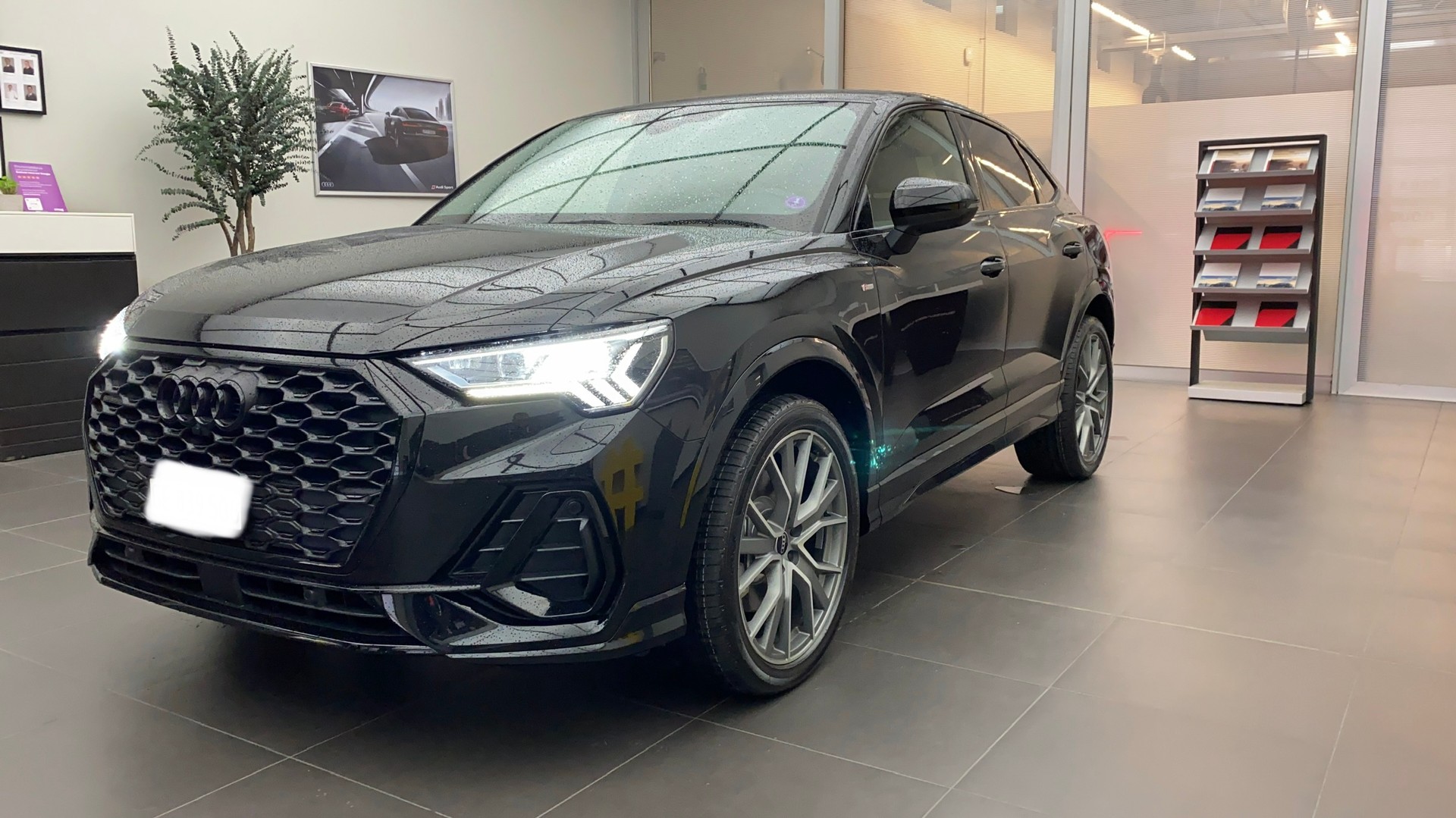 AUDI Q3 Sportback 40 TFSI S line quattro S-tronic-image-1