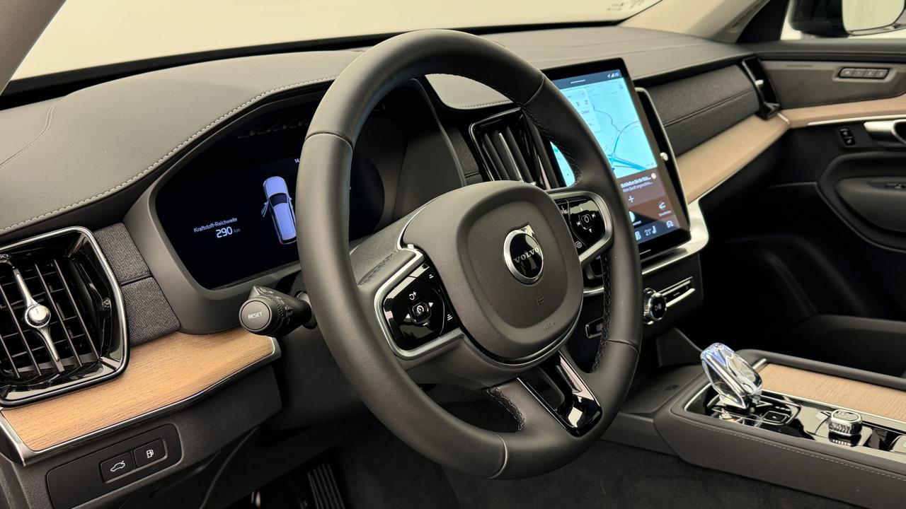 VOLVO XC90 T8 eAWD PluginHybrid Plus Dark Geartronic-image-6