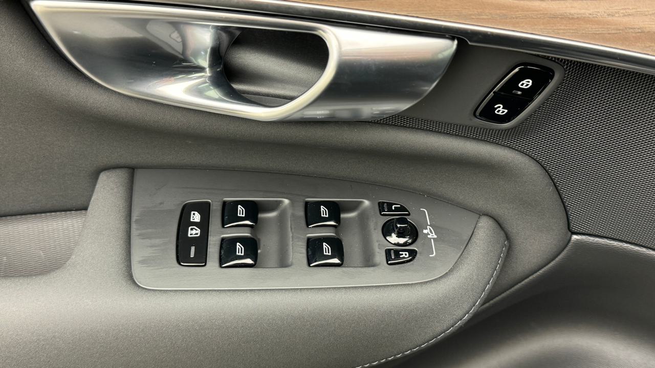 VOLVO XC90 T8 eAWD PluginHybrid Plus Dark Geartronic-image-8