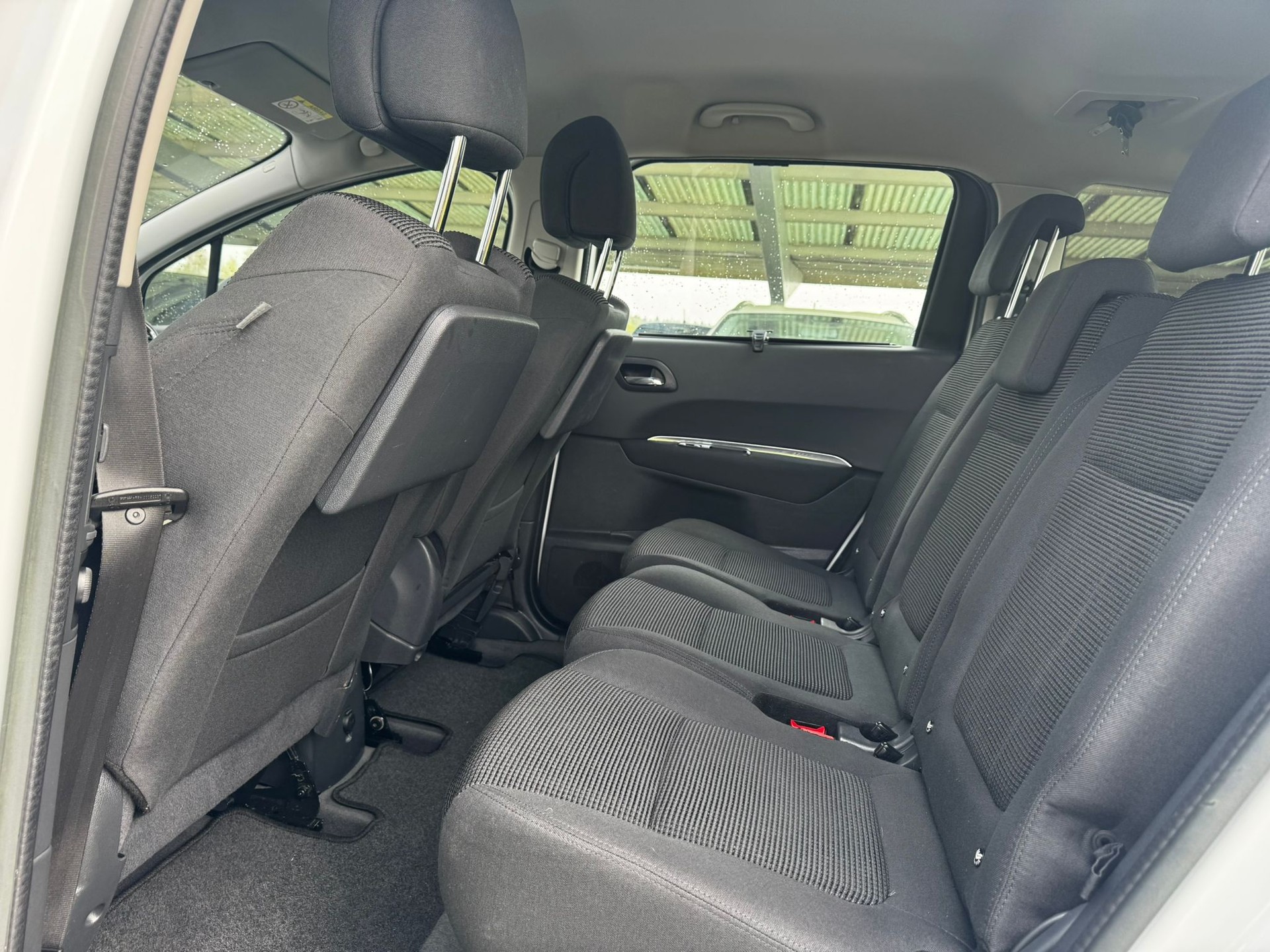 PEUGEOT 5008 1.6 16V T Active Tiptronic-image-10