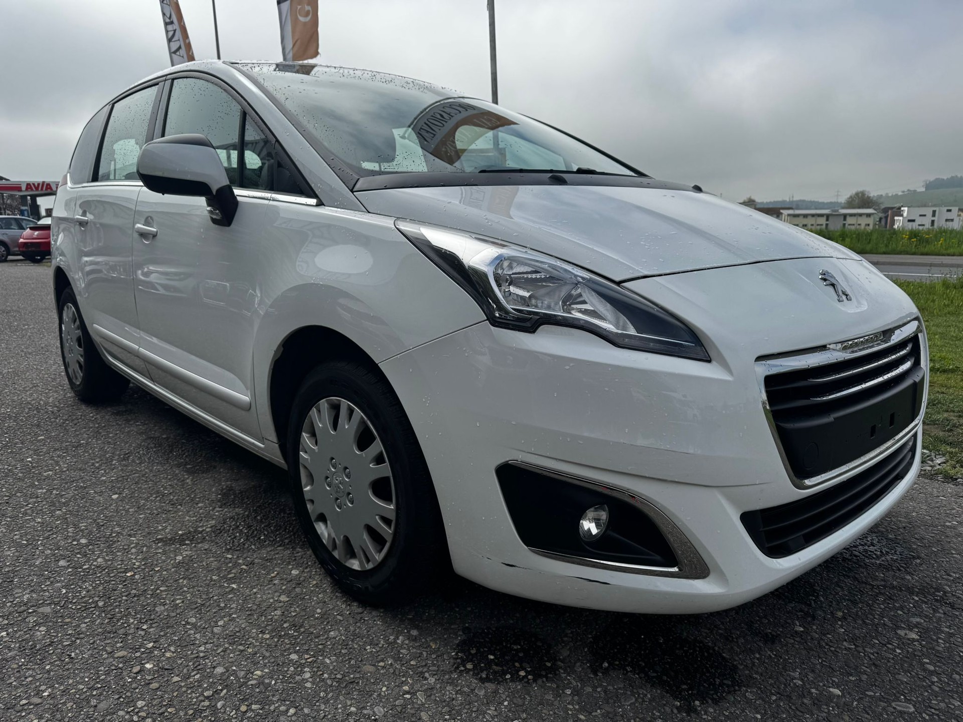 PEUGEOT 5008 1.6 16V T Active Tiptronic-image-2